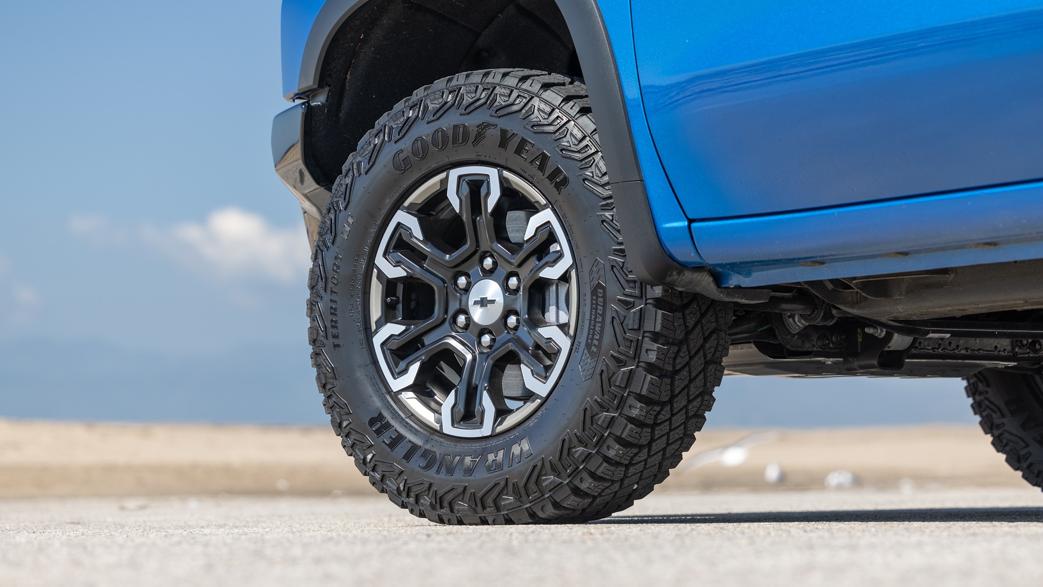 027 2024 Chevrolet Silverado ZR2 wheel