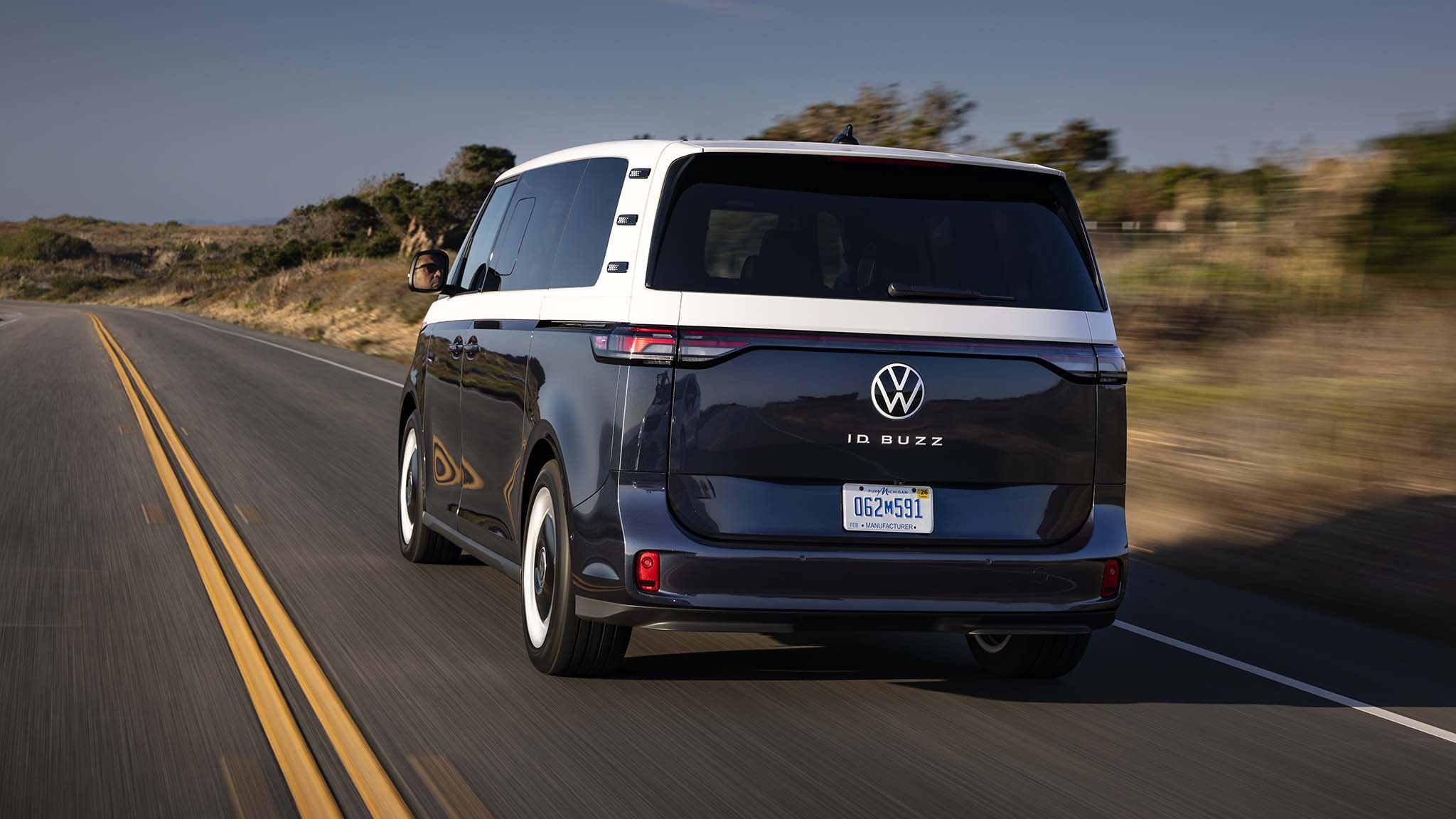 004 2025 volkswagen id buzz rear view