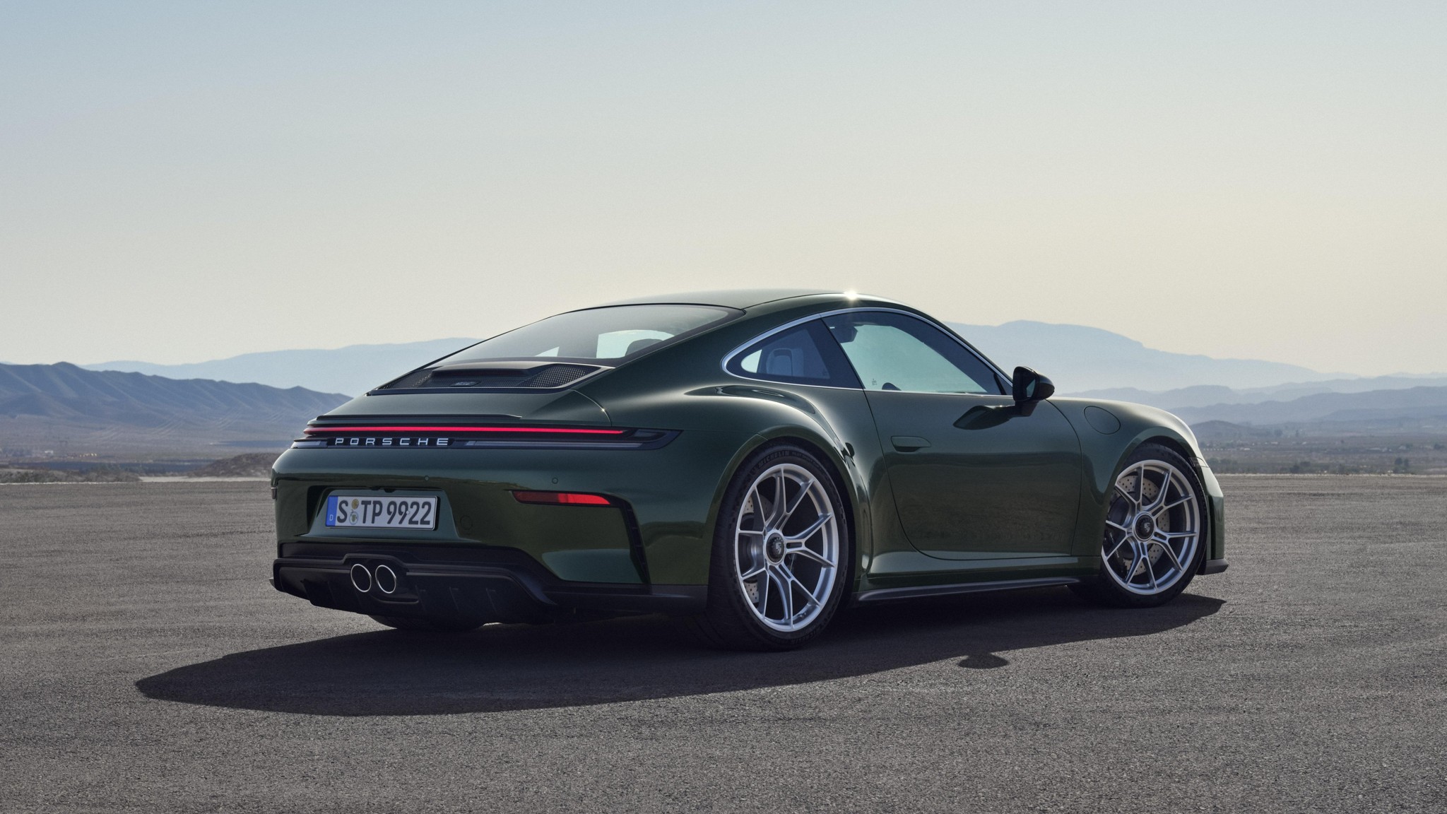 2025 Porsche 911 GT3 Sports Car 11