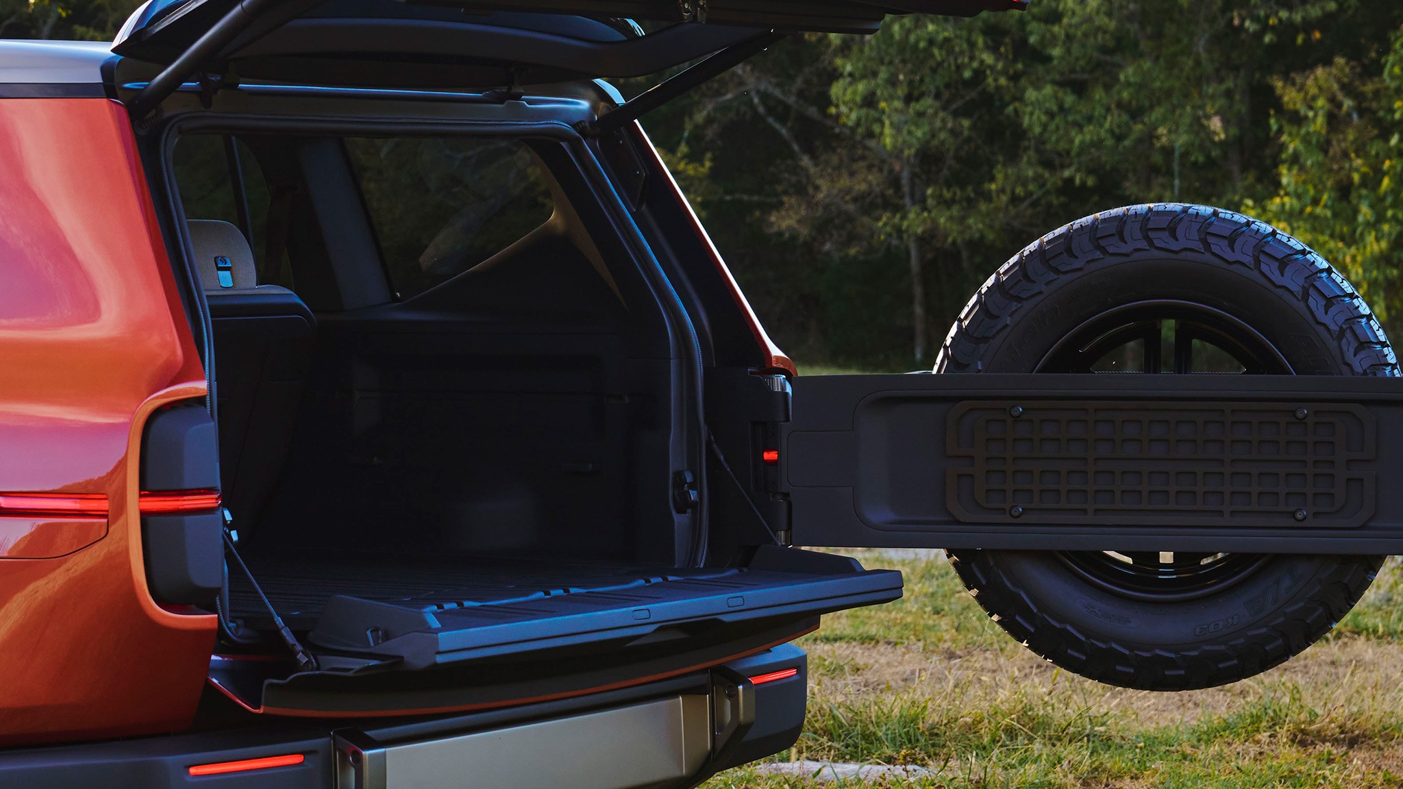 Scout Traveler EV SUV concept debut 18