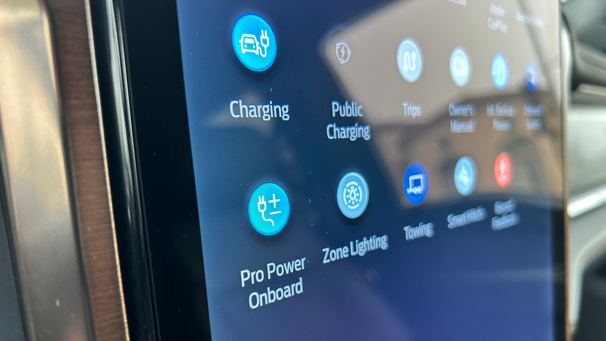 2022 ford f150 lightning 35