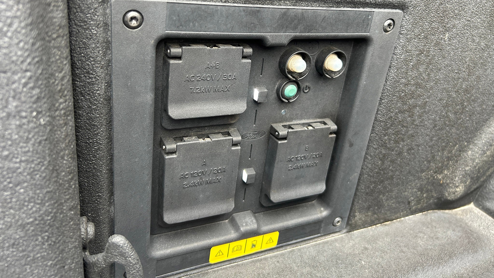 2022 ford f150 lightning 33