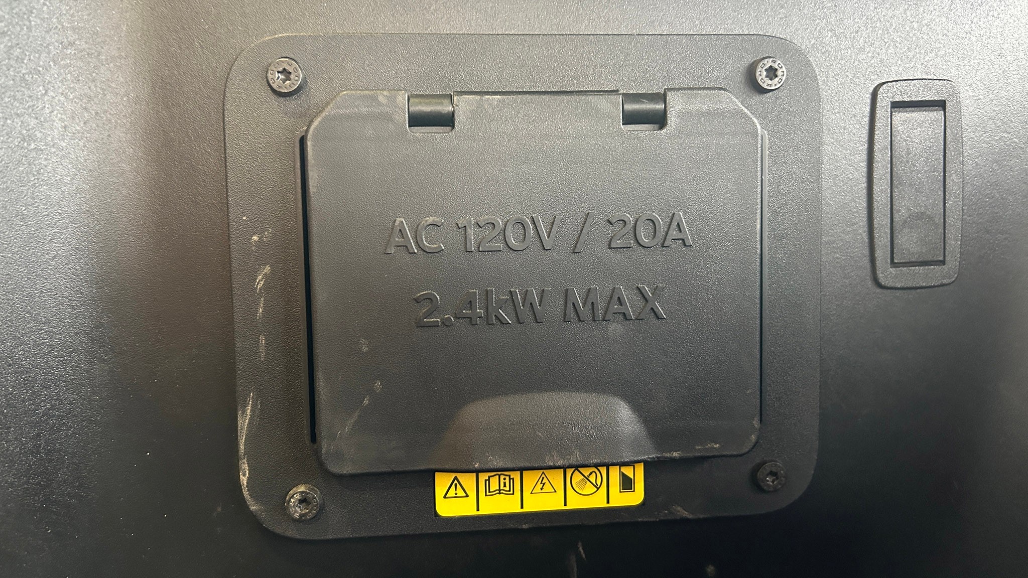 2022 ford f150 lightning 32