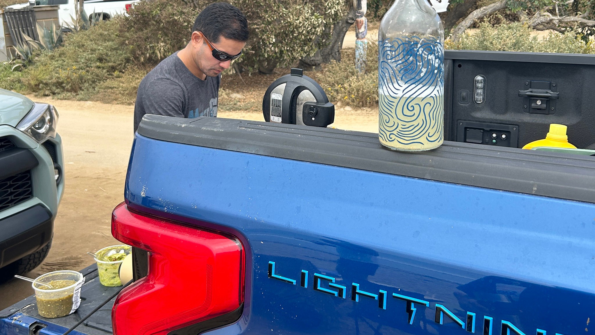 2022 ford f150 lightning 18