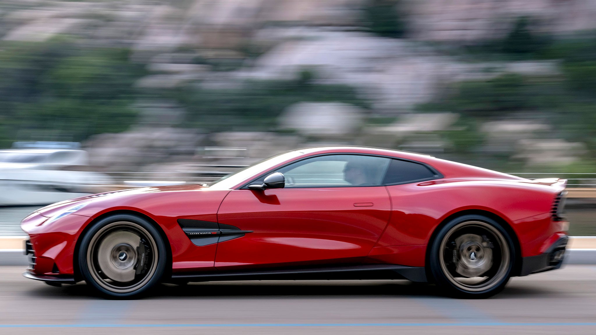 2025 aston martin vanquish 07