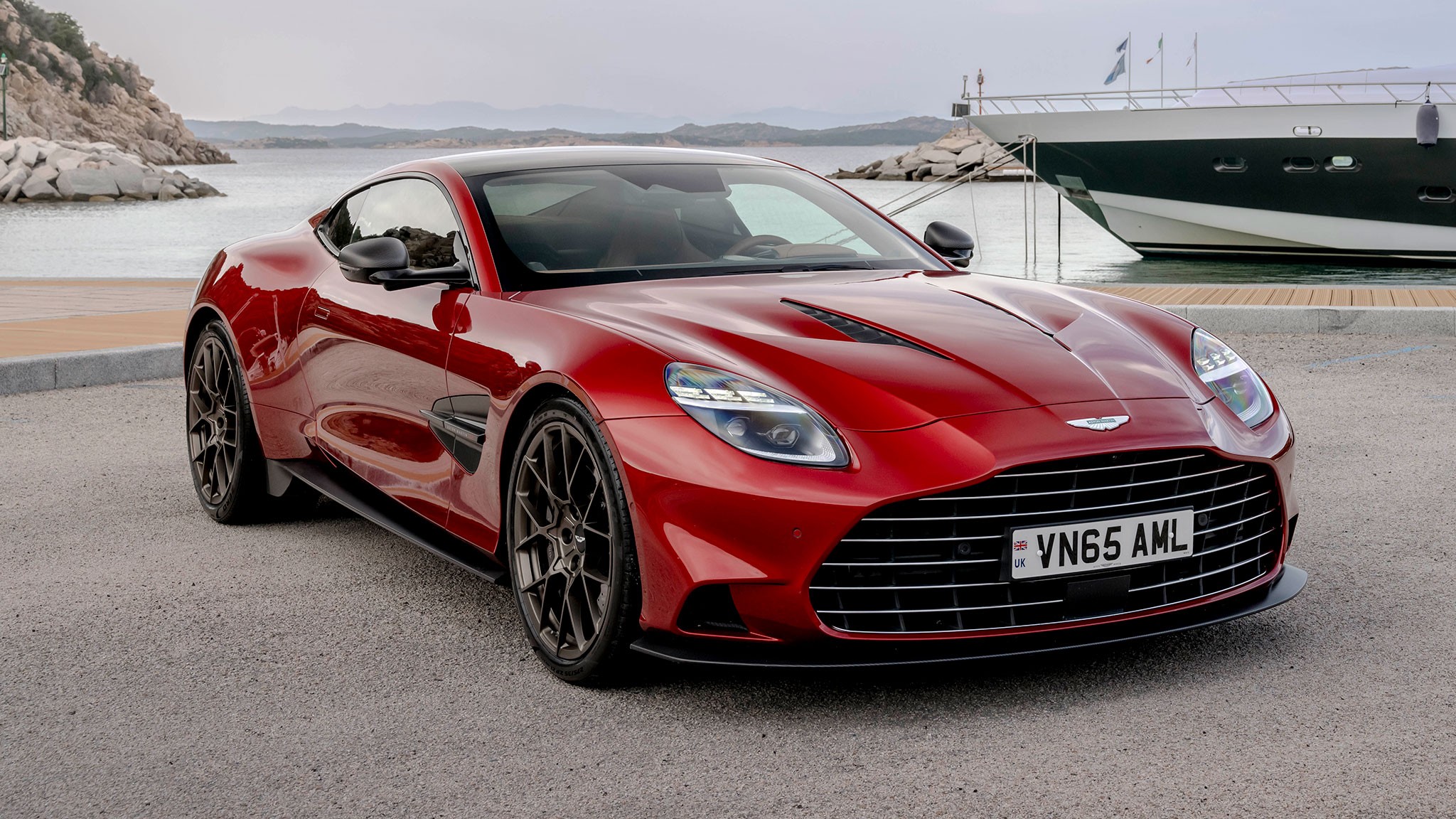 2025 aston martin vanquish 03