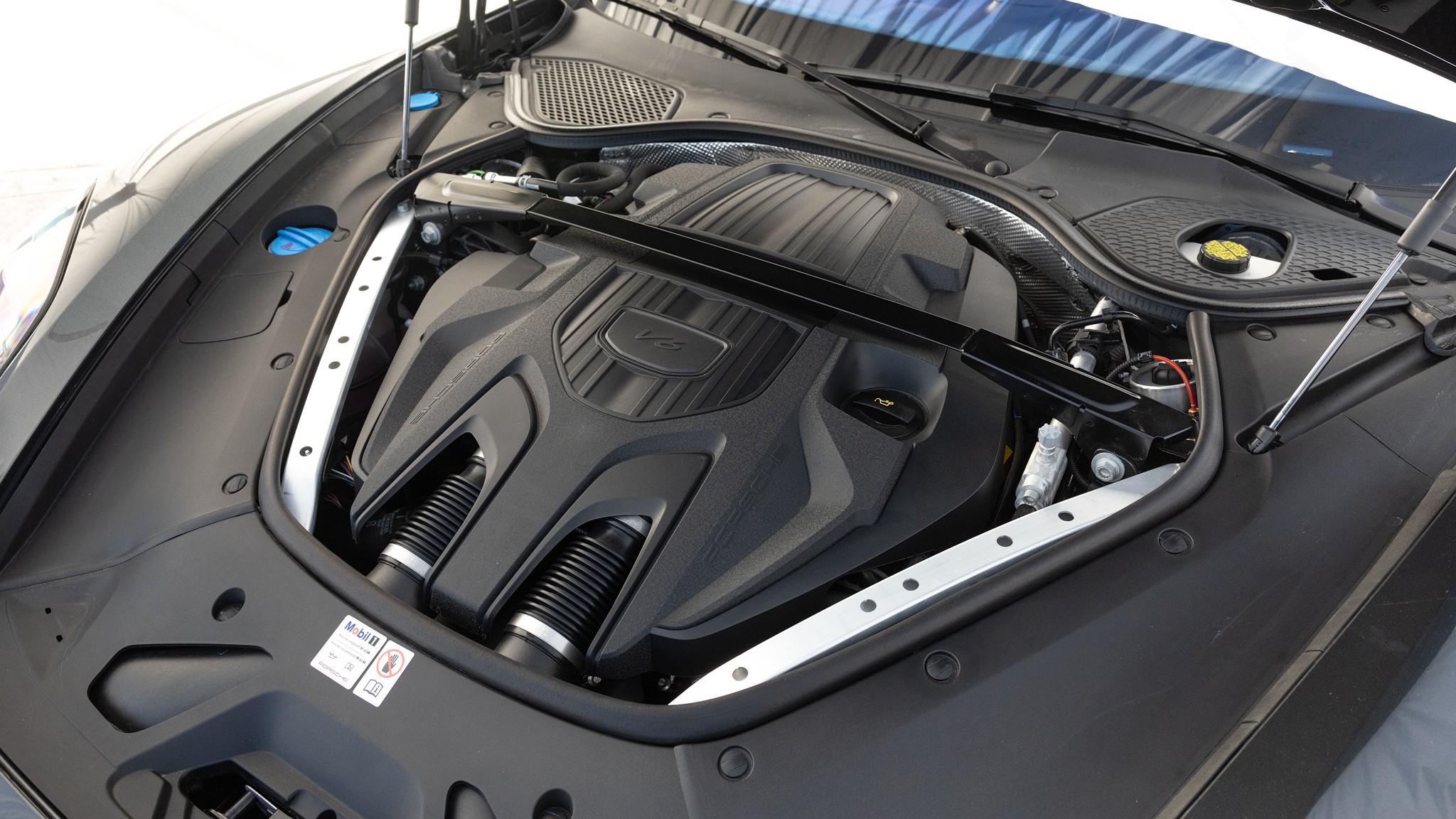 020 2024 Porsche Panamera Engine