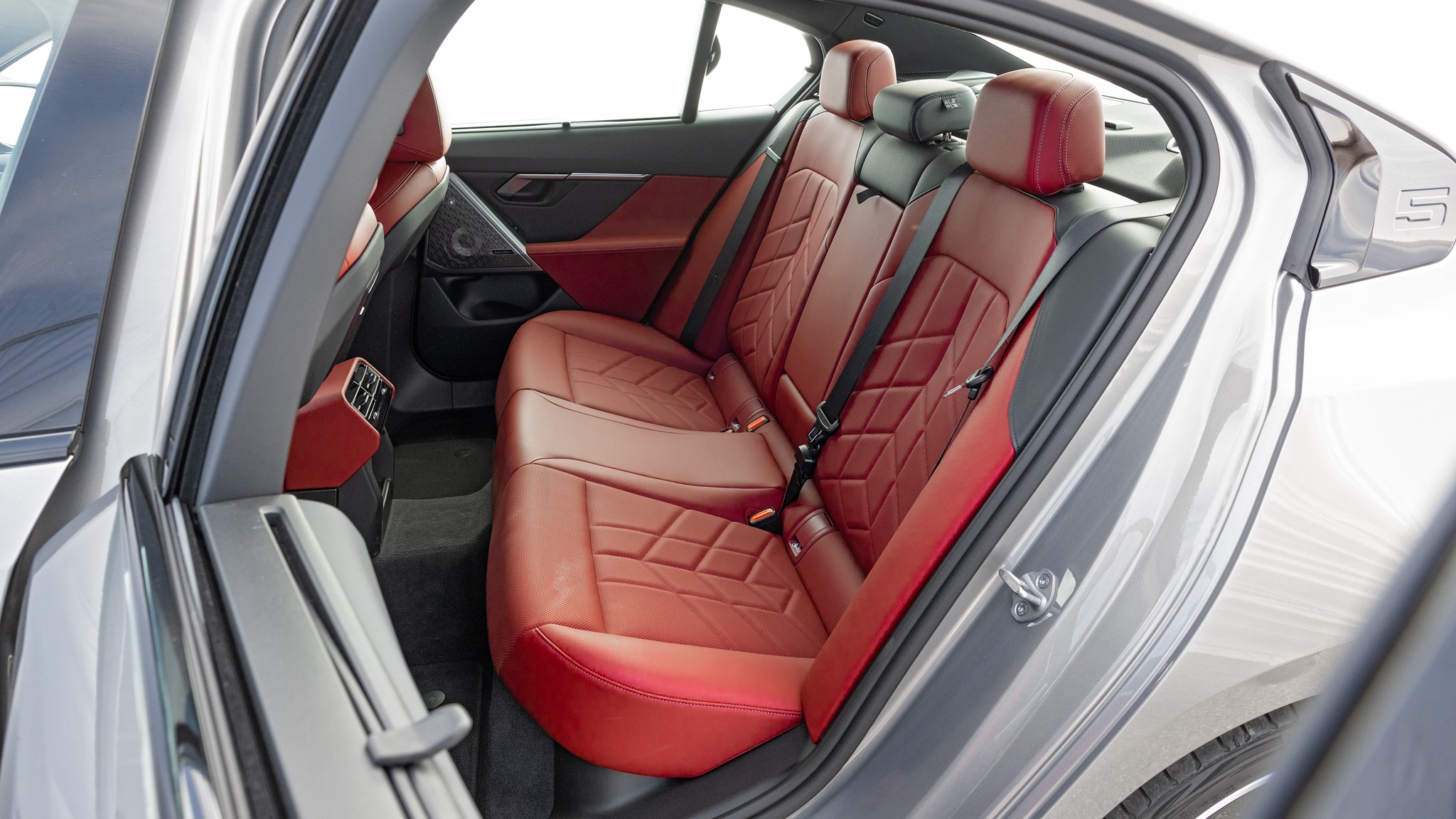 018 2024 BMW i5 M60 xDrive