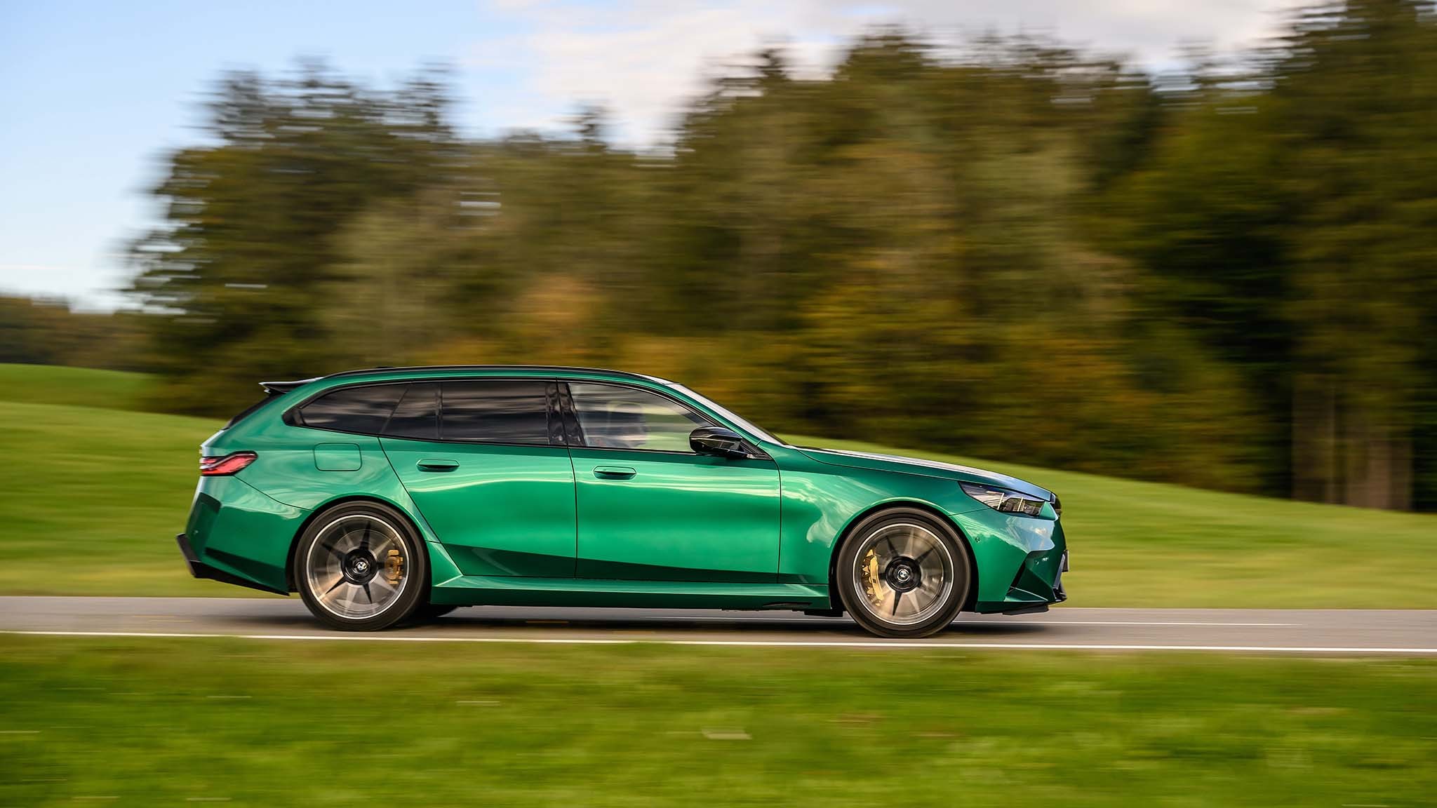 008 2025 bmw m5 touring wagon side profile