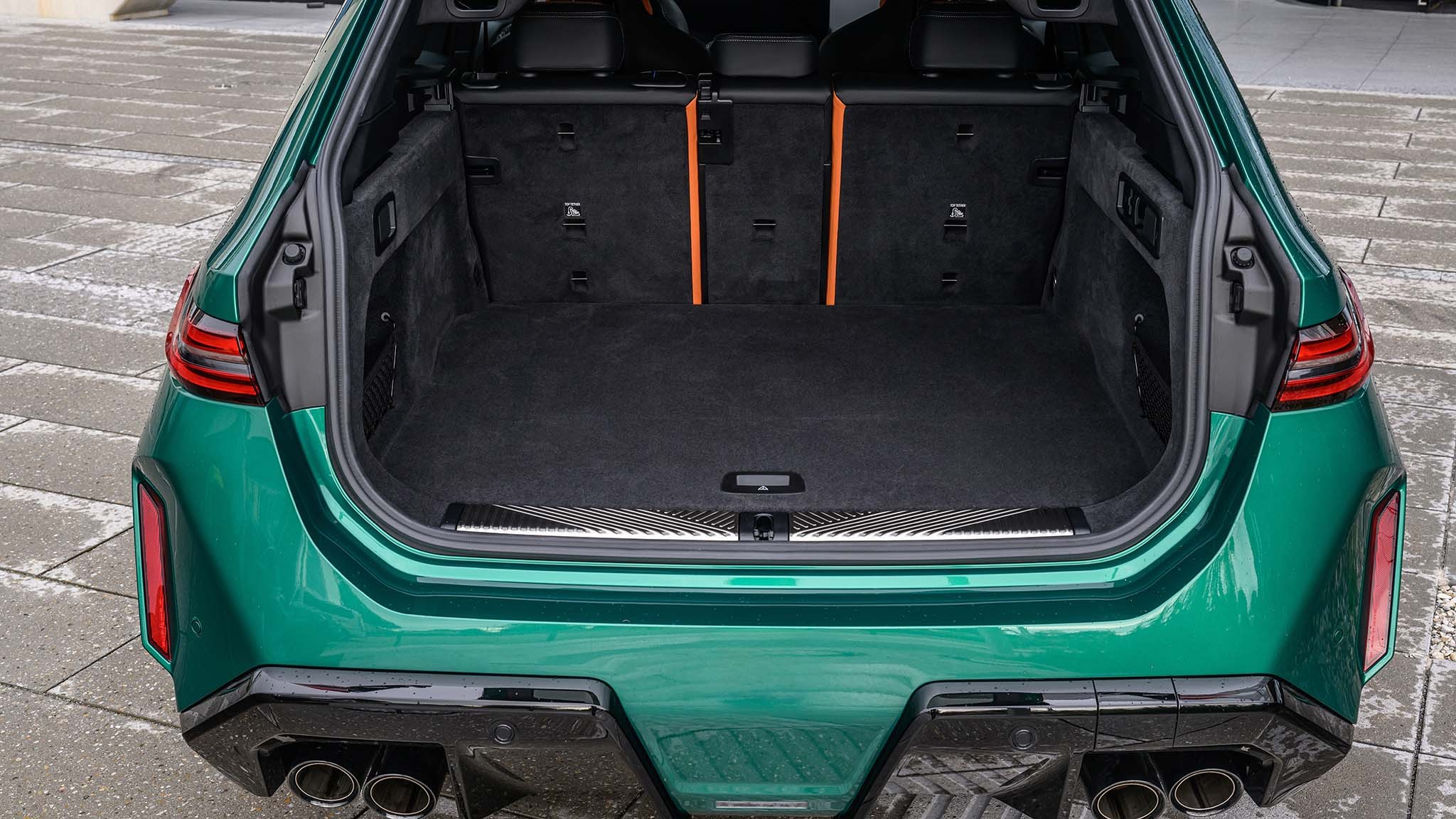 035 2025 bmw m5 touring wagon trunk