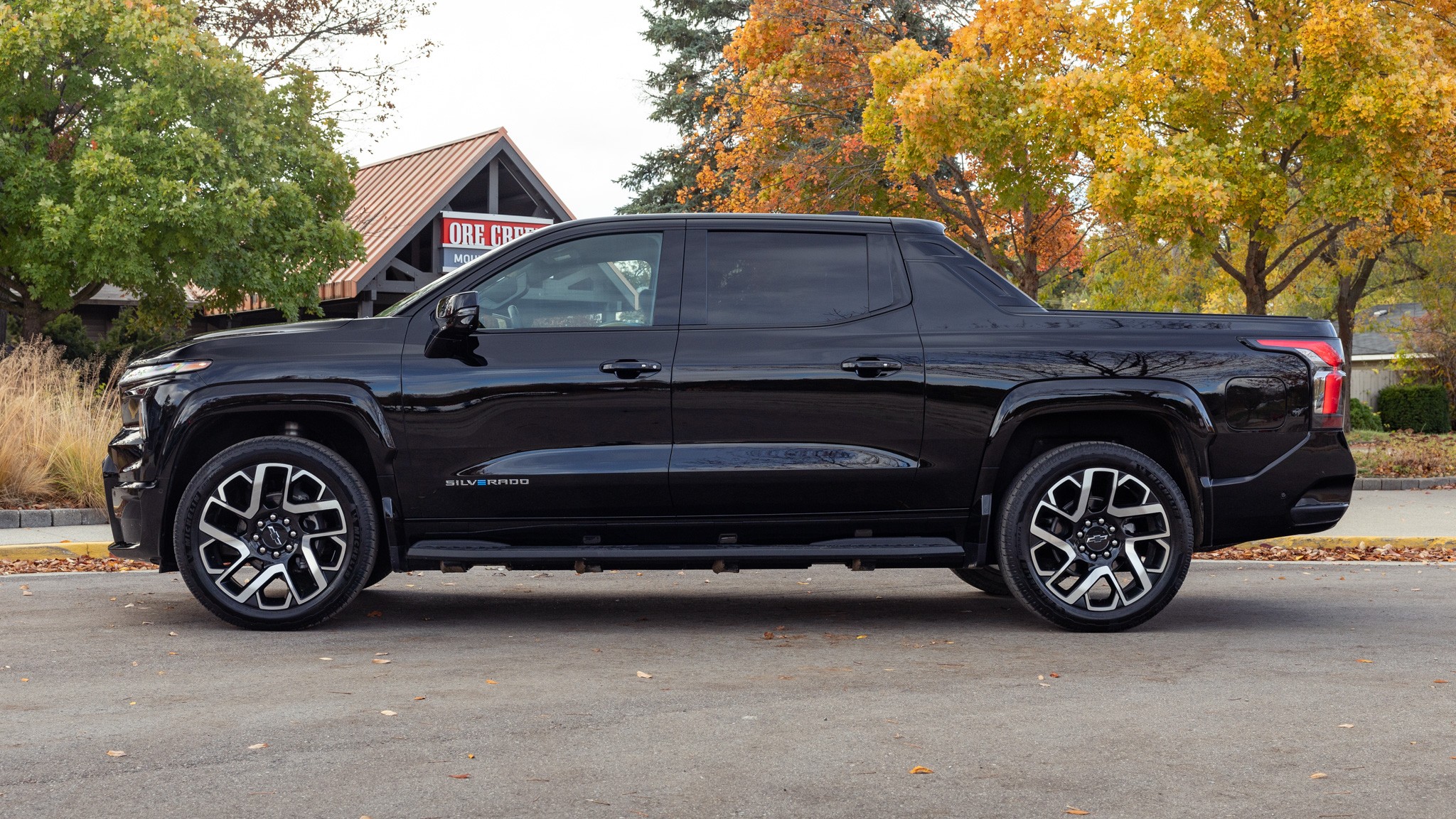 007 2024 Chevy Silverado EV RST side profile
