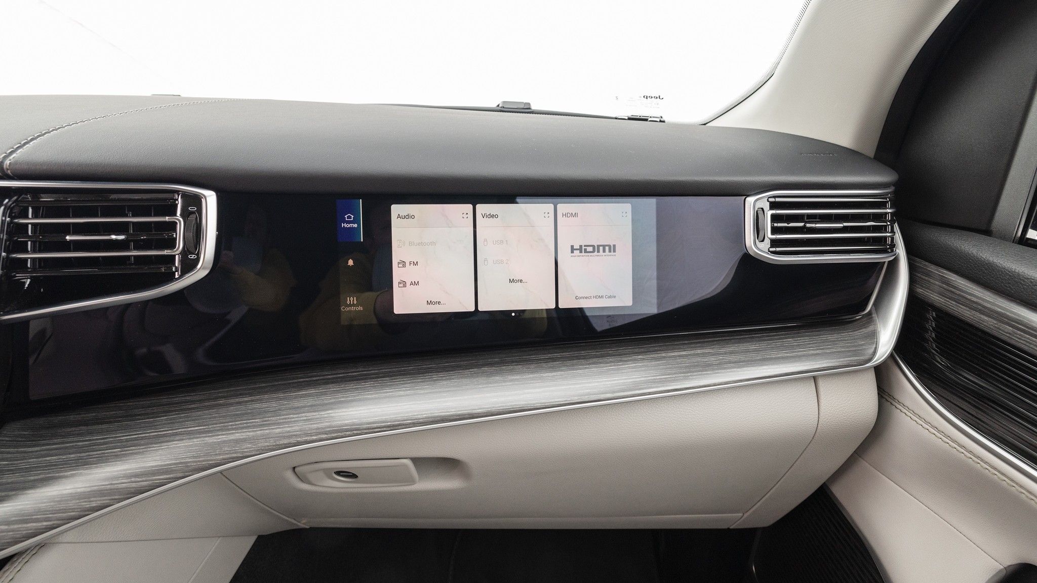 071 2023 Jeep Wagoneer