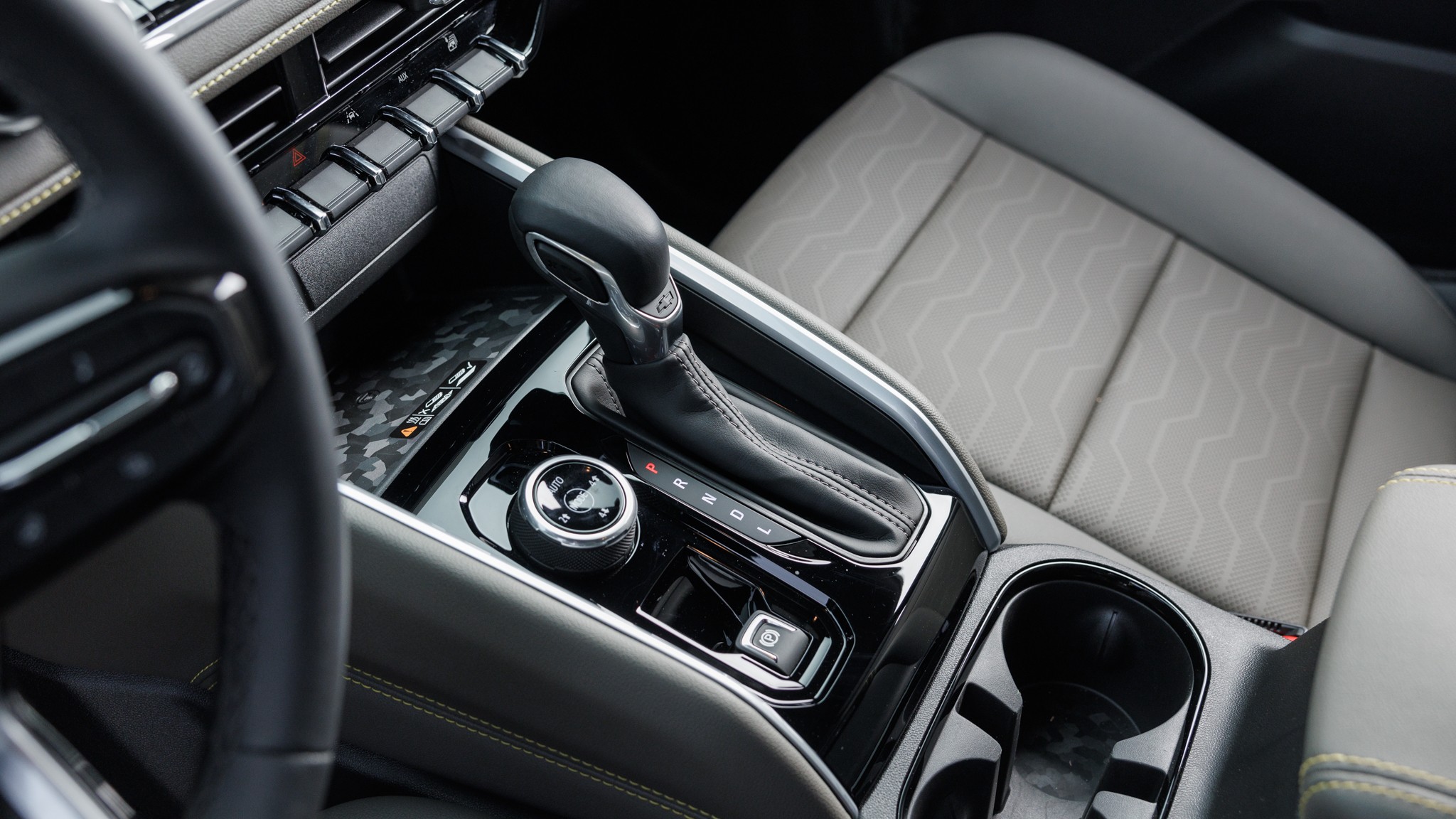 05 2024 Chevrolet Colorado ZR2 center console