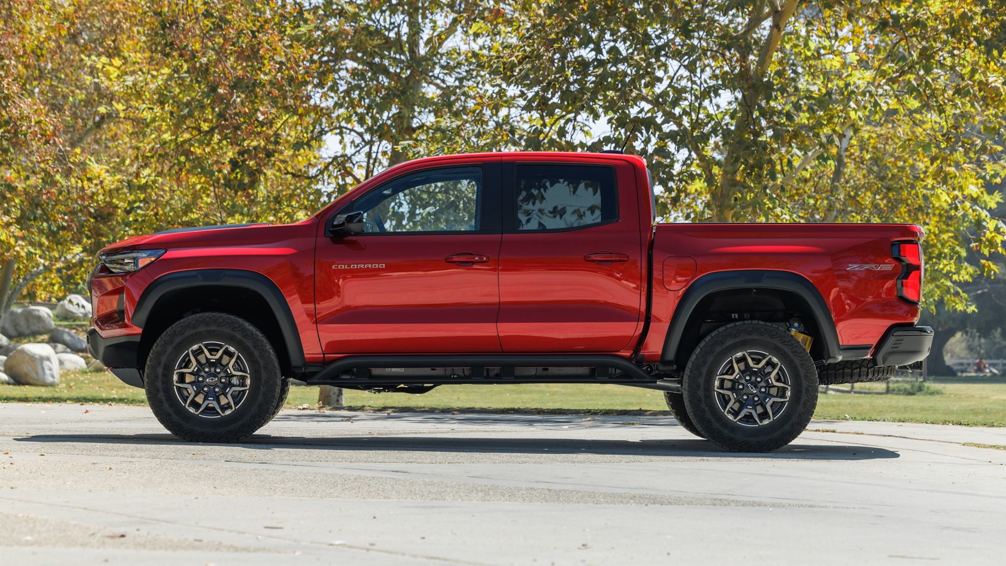 019 2024 Chevrolet Colorado ZR2 side profile