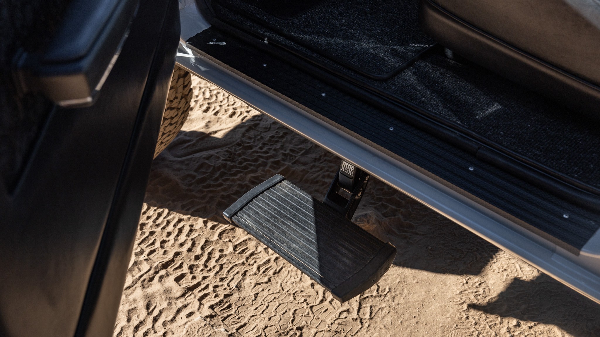 040 2024 ICON Jeep Cherokee