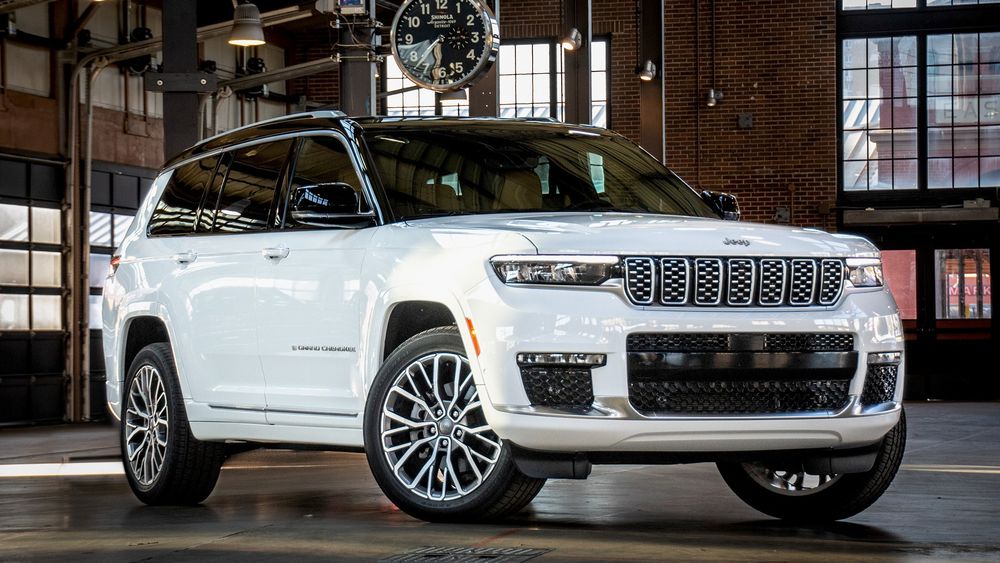 1 2025 Jeep Grand Cherokee L front view