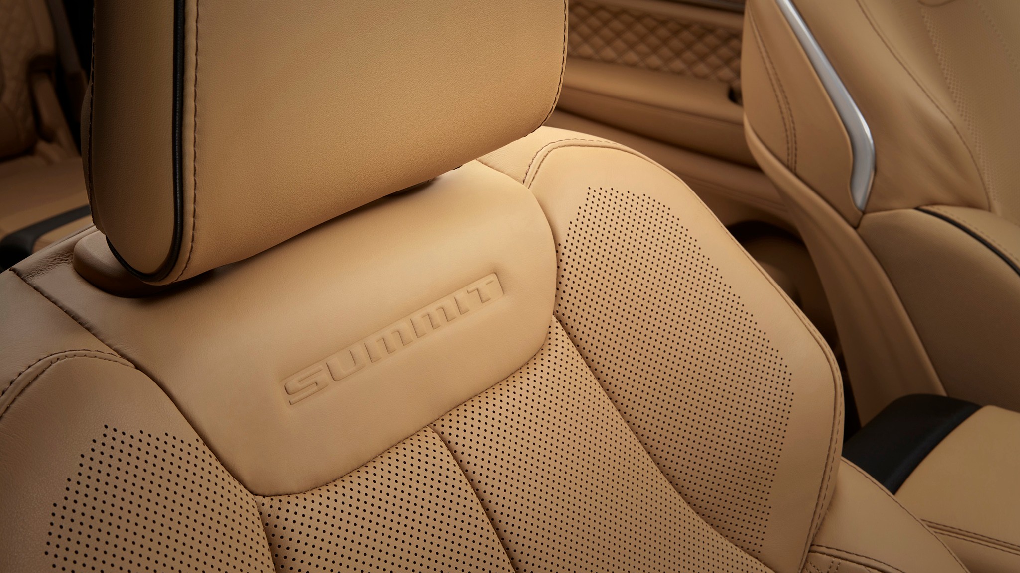 6 2025 Jeep Grand Cherokee L interior