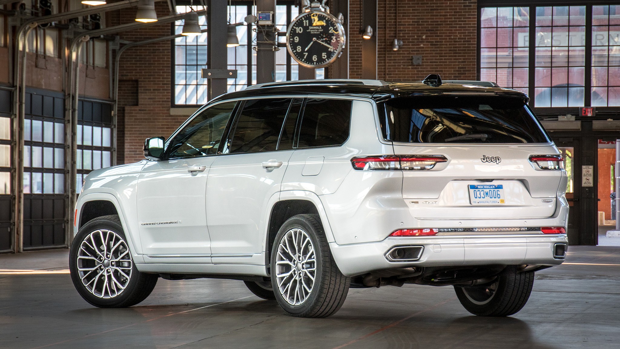 18 2025 Jeep Grand Cherokee L rear view