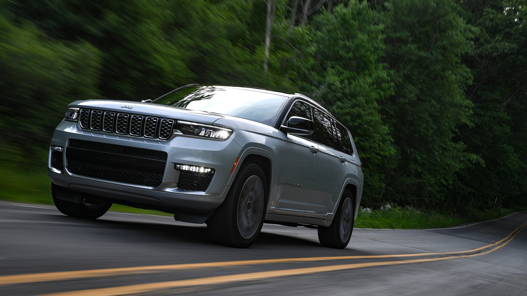 20 2025 Jeep Grand Cherokee L front view