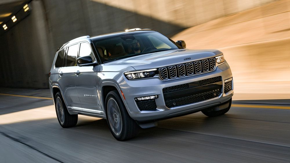 22 2025 Jeep Grand Cherokee L front view