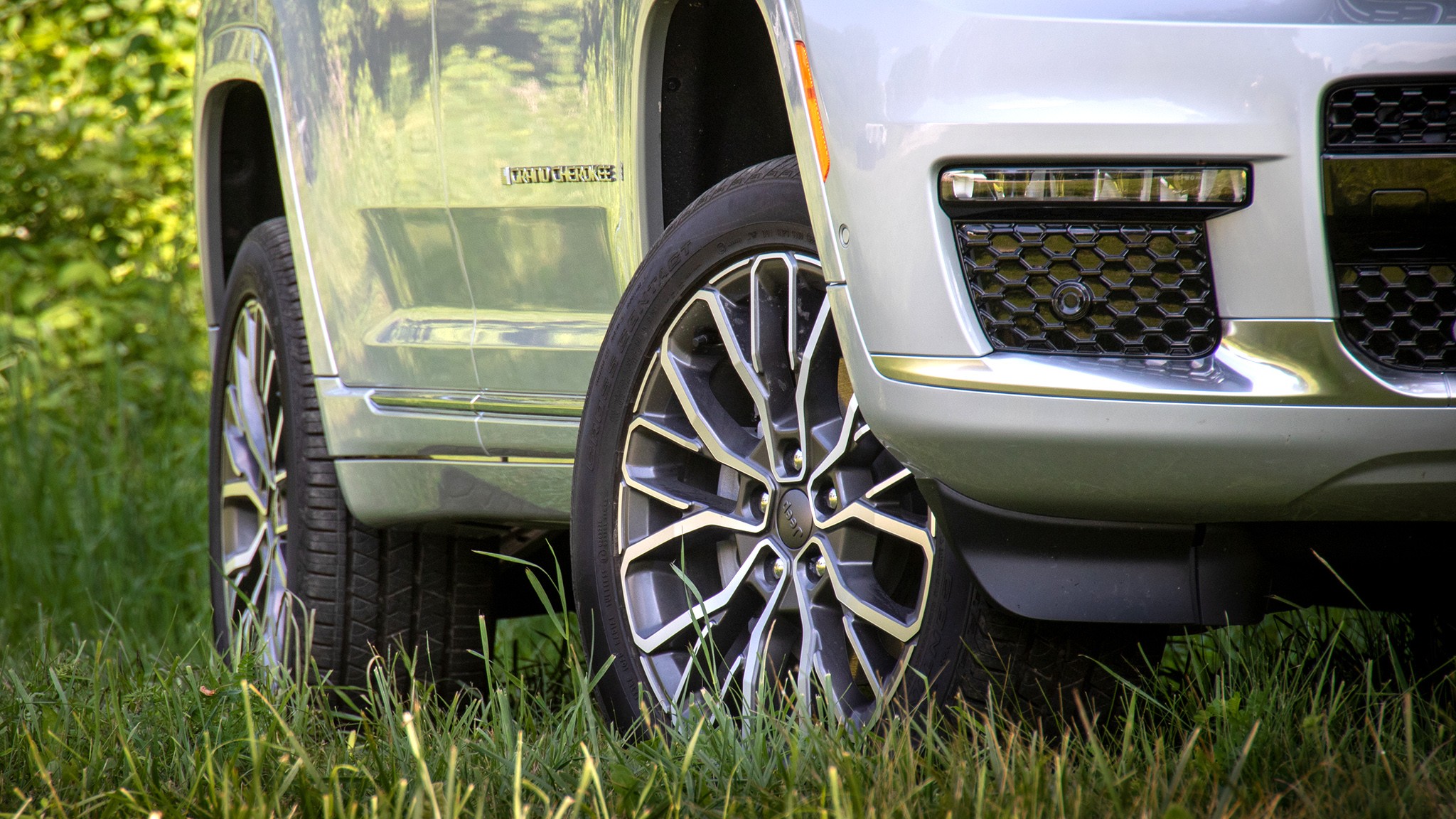 23 2025 Jeep Grand Cherokee L wheel tire