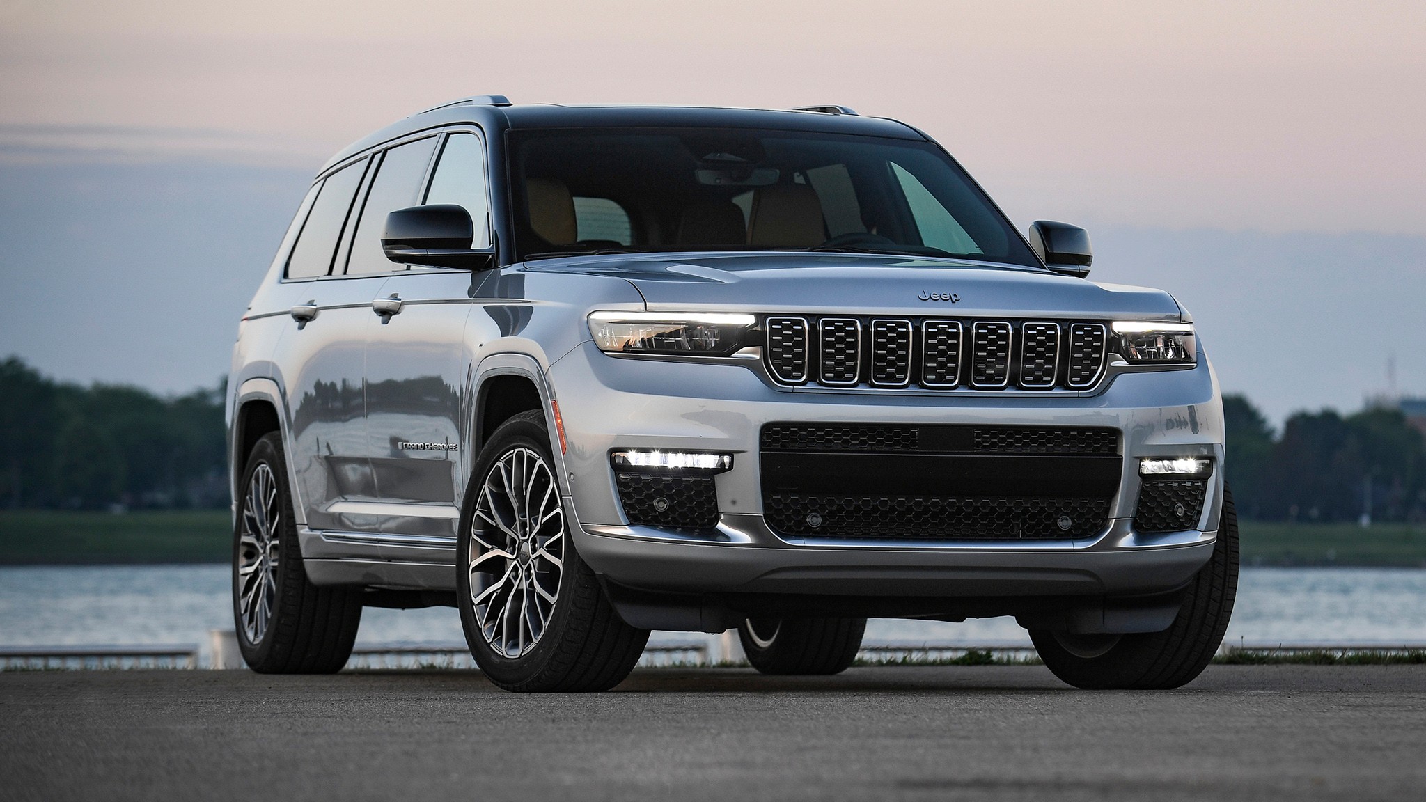 24 2025 Jeep Grand Cherokee L front view