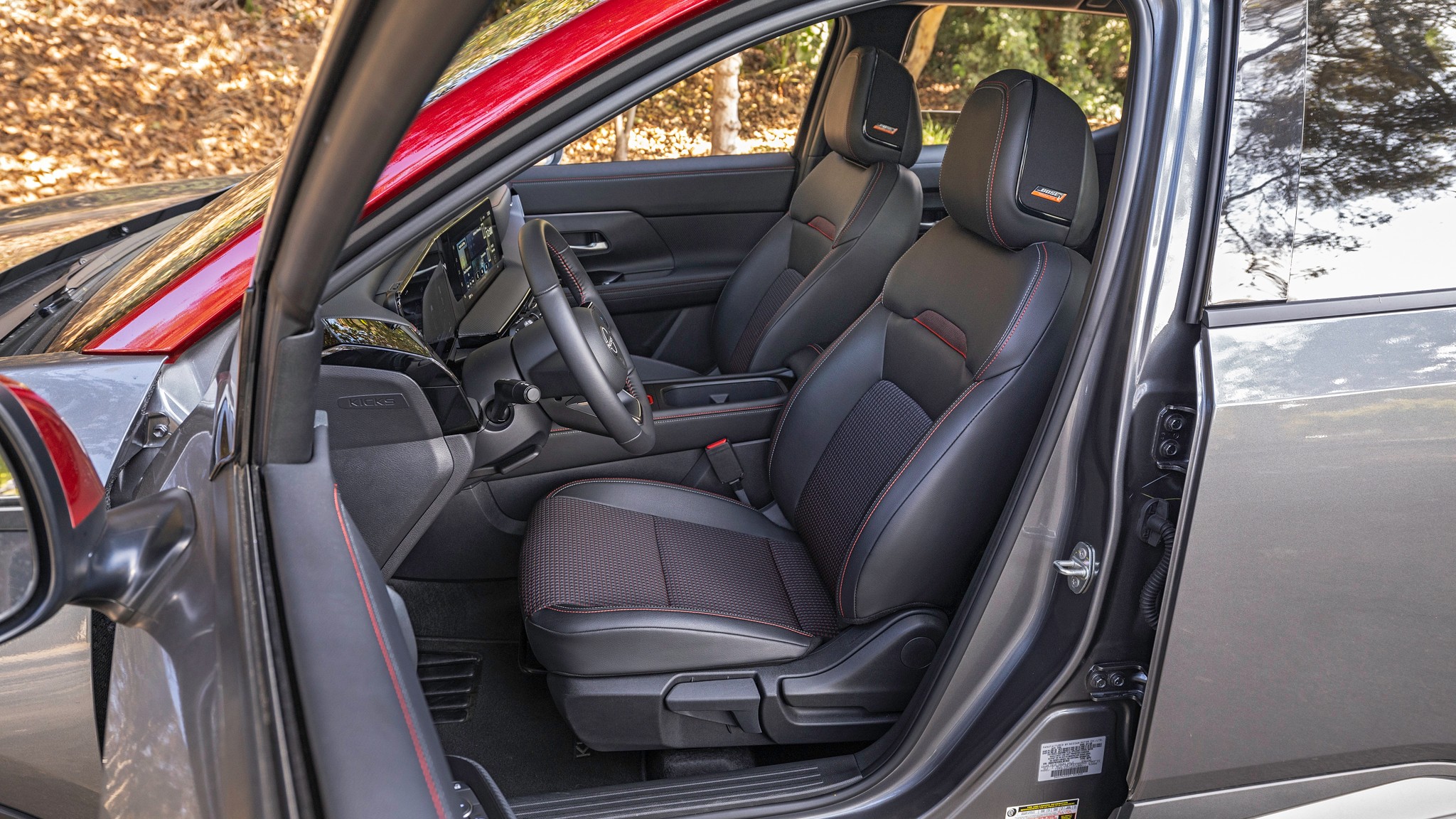 017 2025 Nissan Kicks front seat