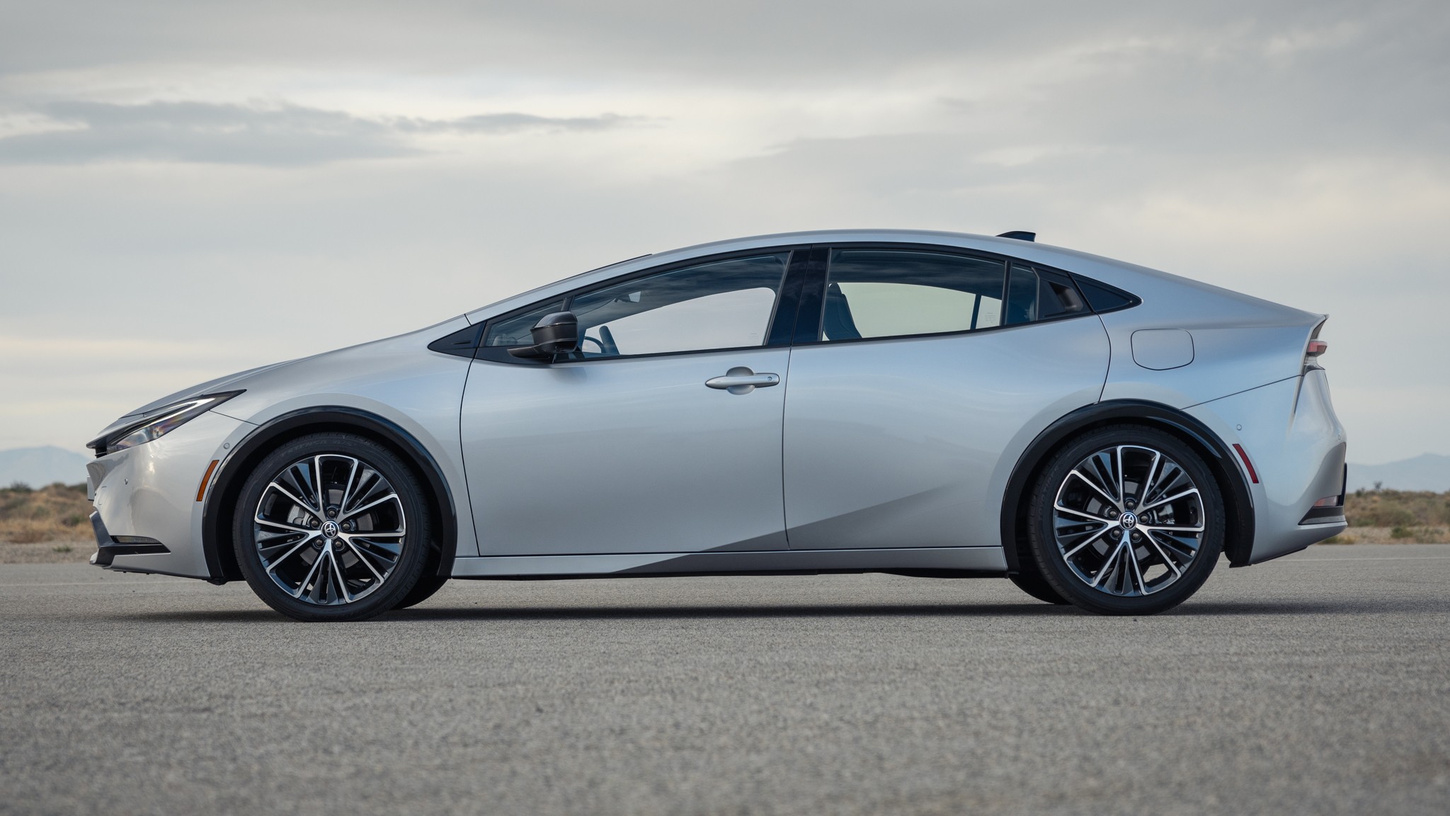 009 2025 Toyota Prius Limited FWD side view