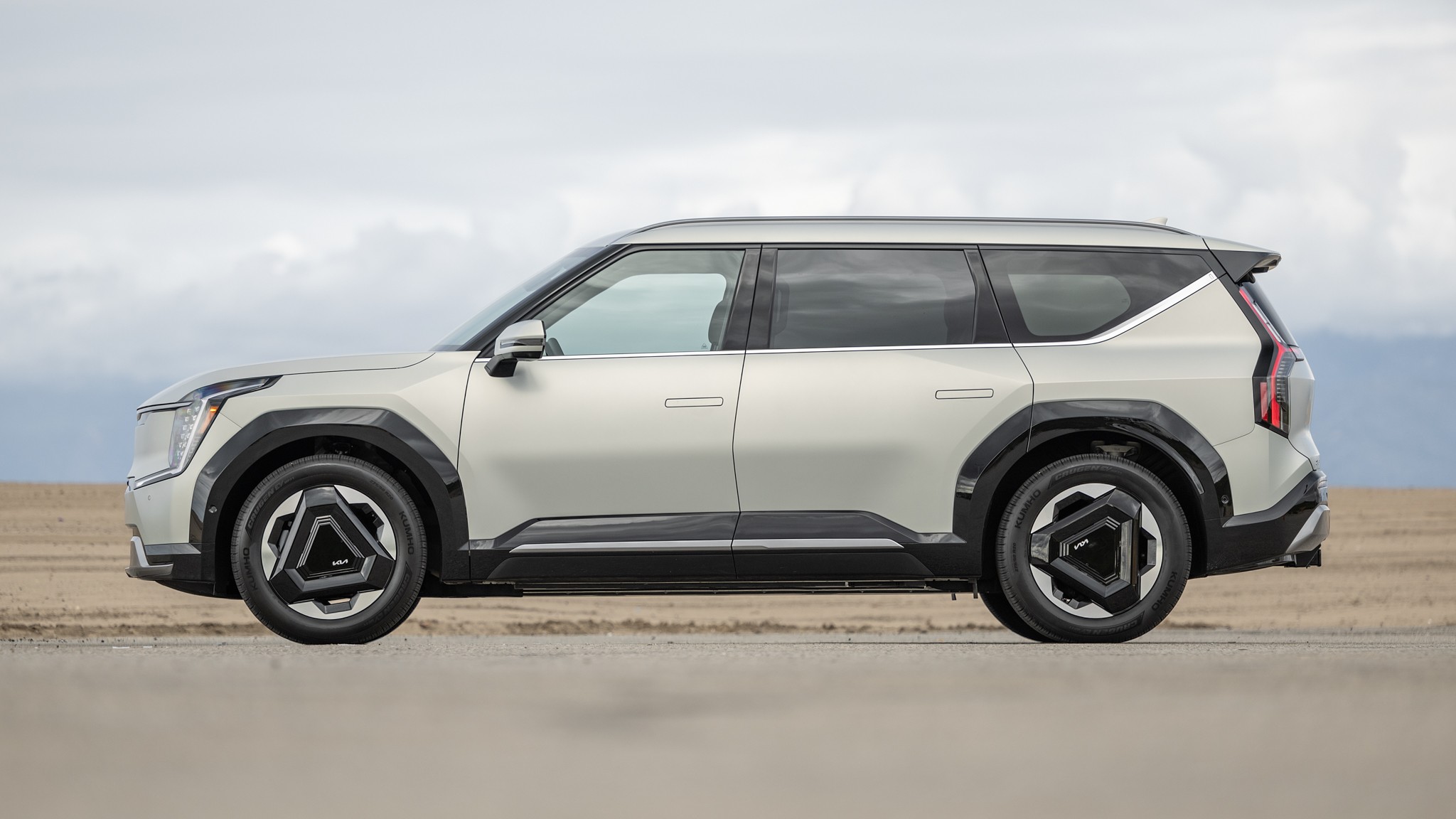 004 2025 Kia EV9 AWD side view