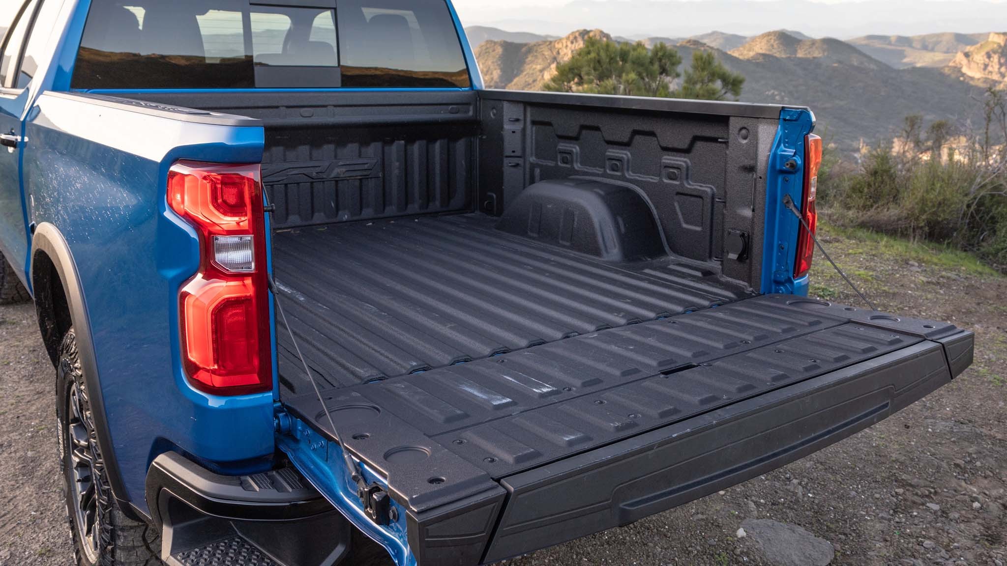 007 2024 Chevrolet Silverado ZR2 Tailgate