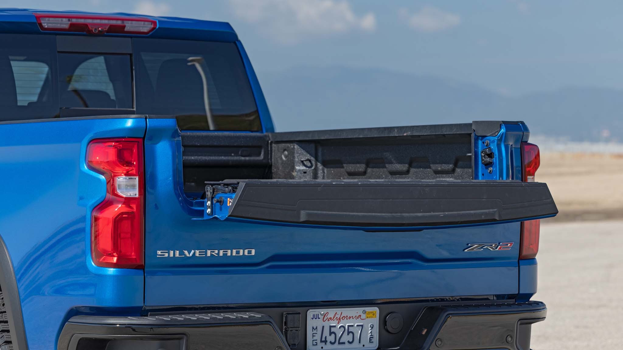 008 2024 Chevrolet Silverado ZR2 Tailgate Midgate