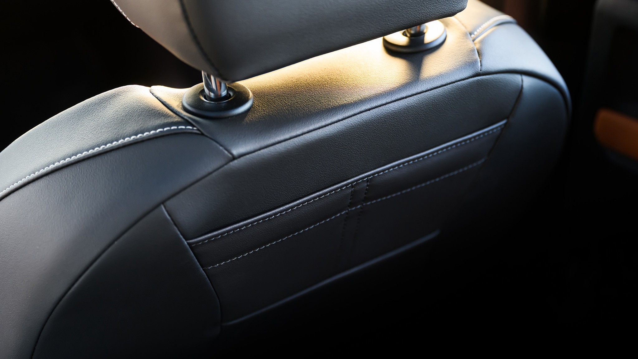 2025 Volkswagen Tiguan interior 38