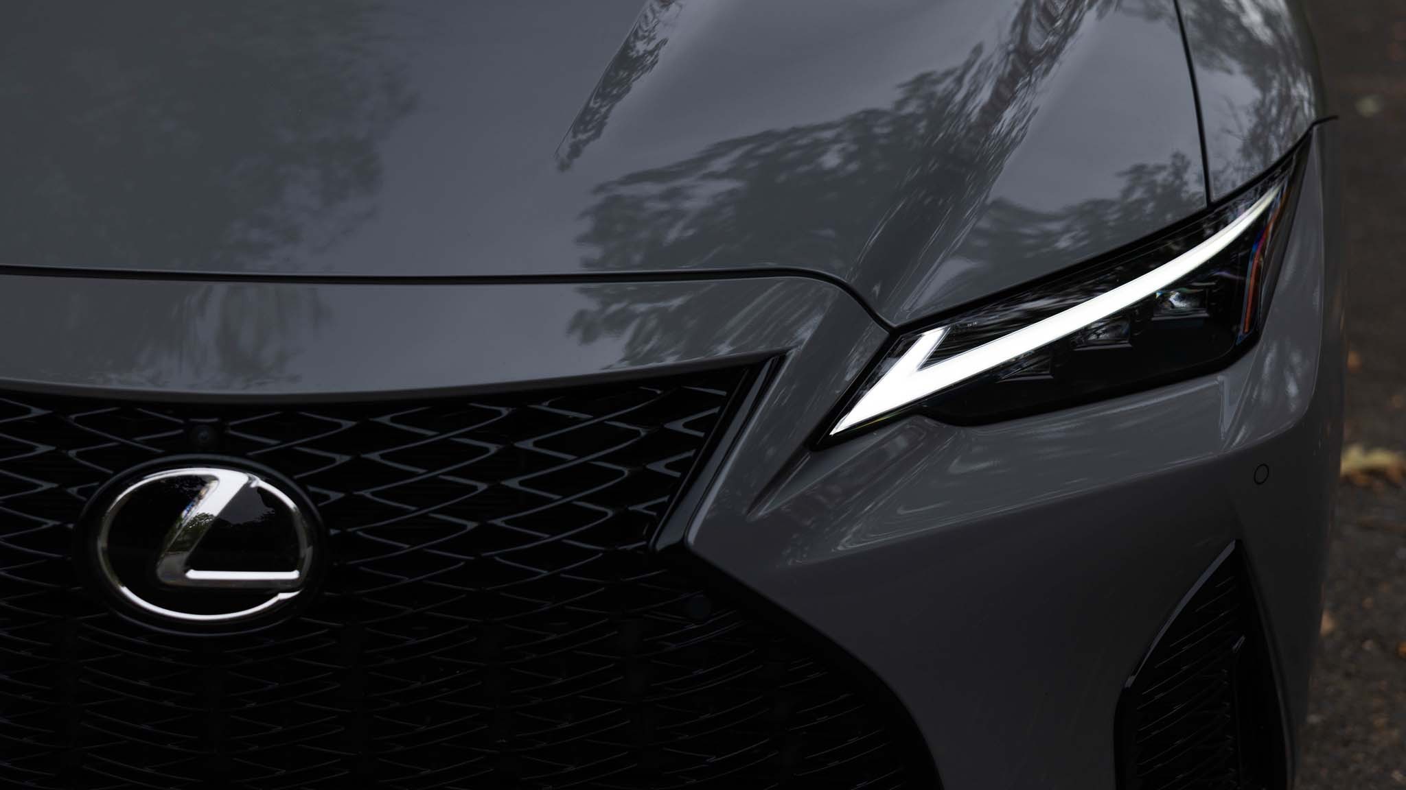 0010 2024 lexus is500 v 8