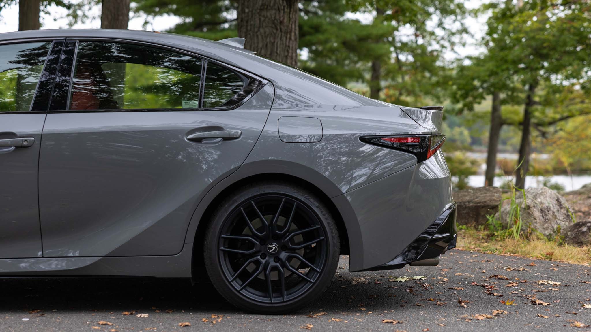 0012 2024 lexus is500 v 8