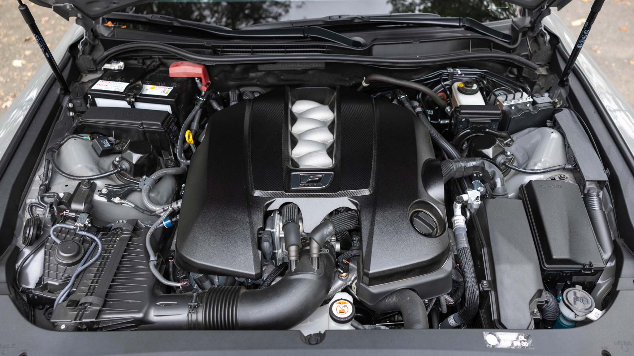 0020 2024 lexus is500 v 8