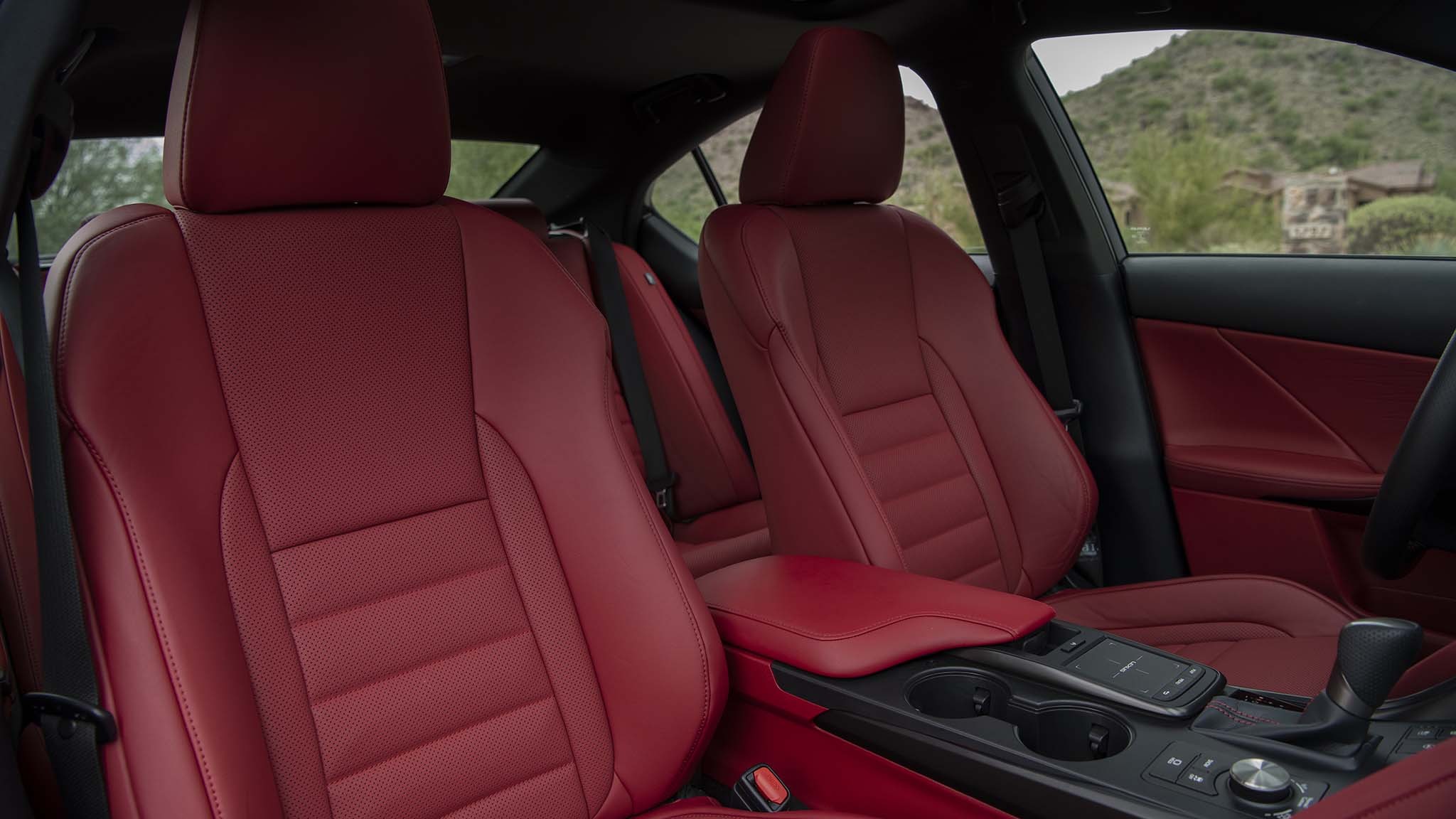 0027 2024 lexus is500 v 8