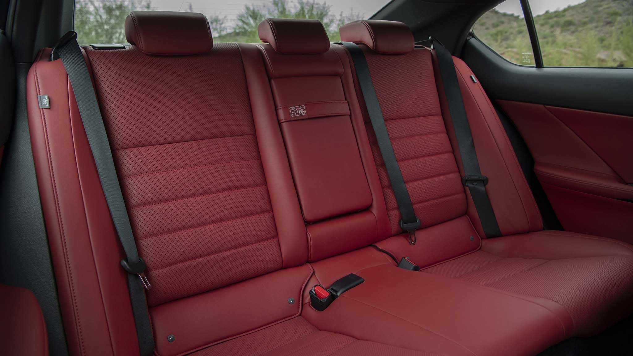 0028 2024 lexus is500 v 8