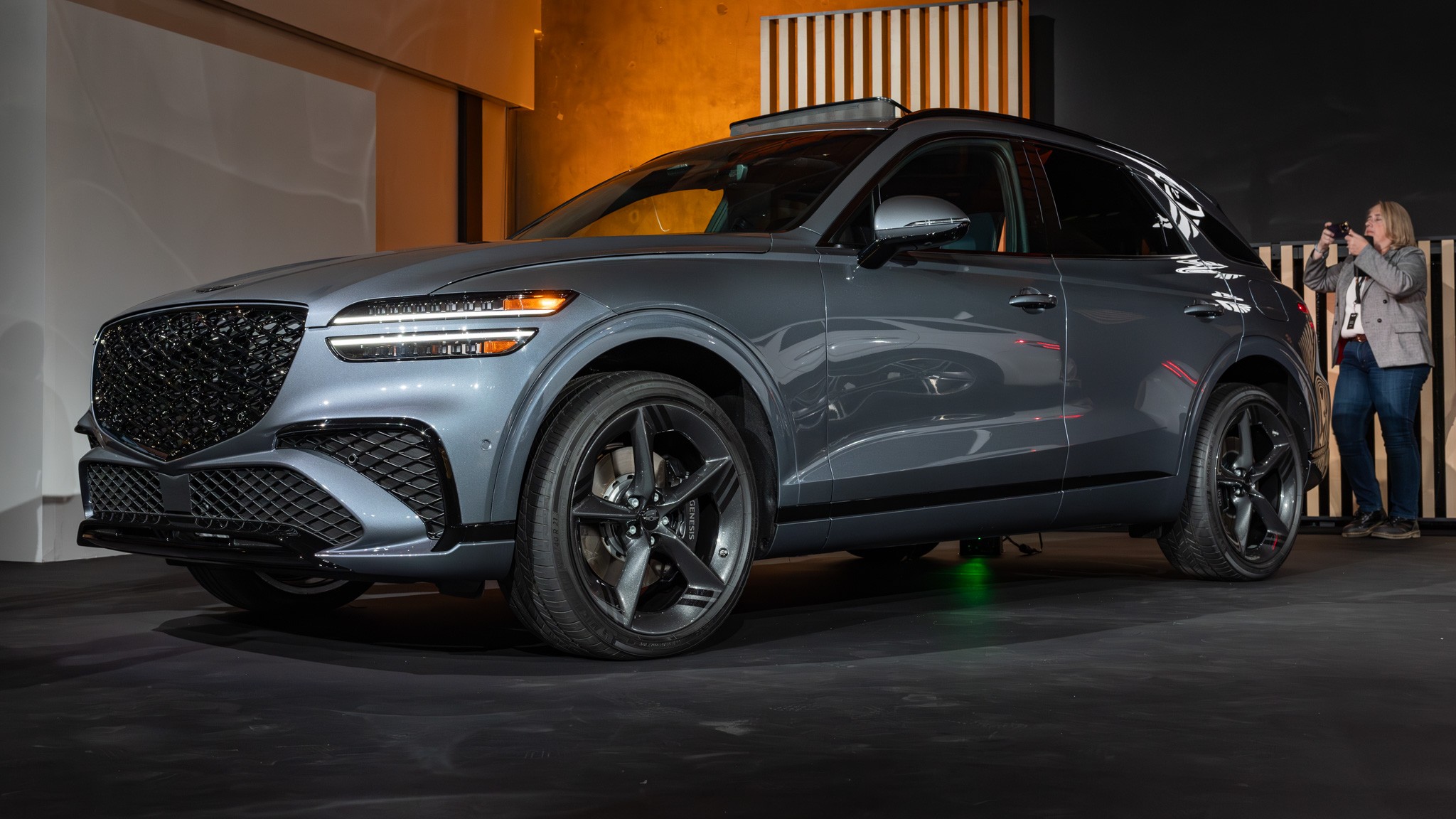 005 2025 Genesis GV70