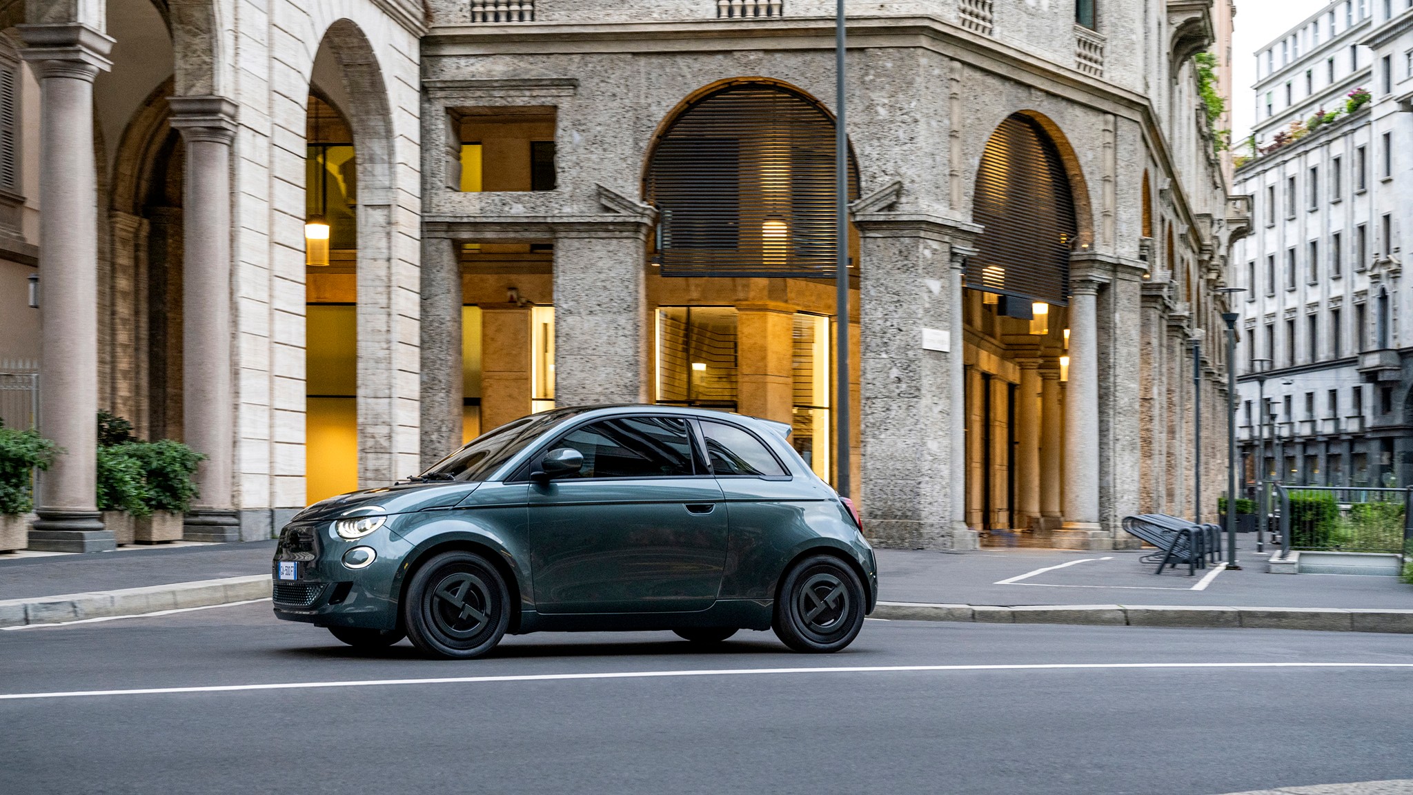 2025 Fiat 500e Giorgo Armani Edition   5