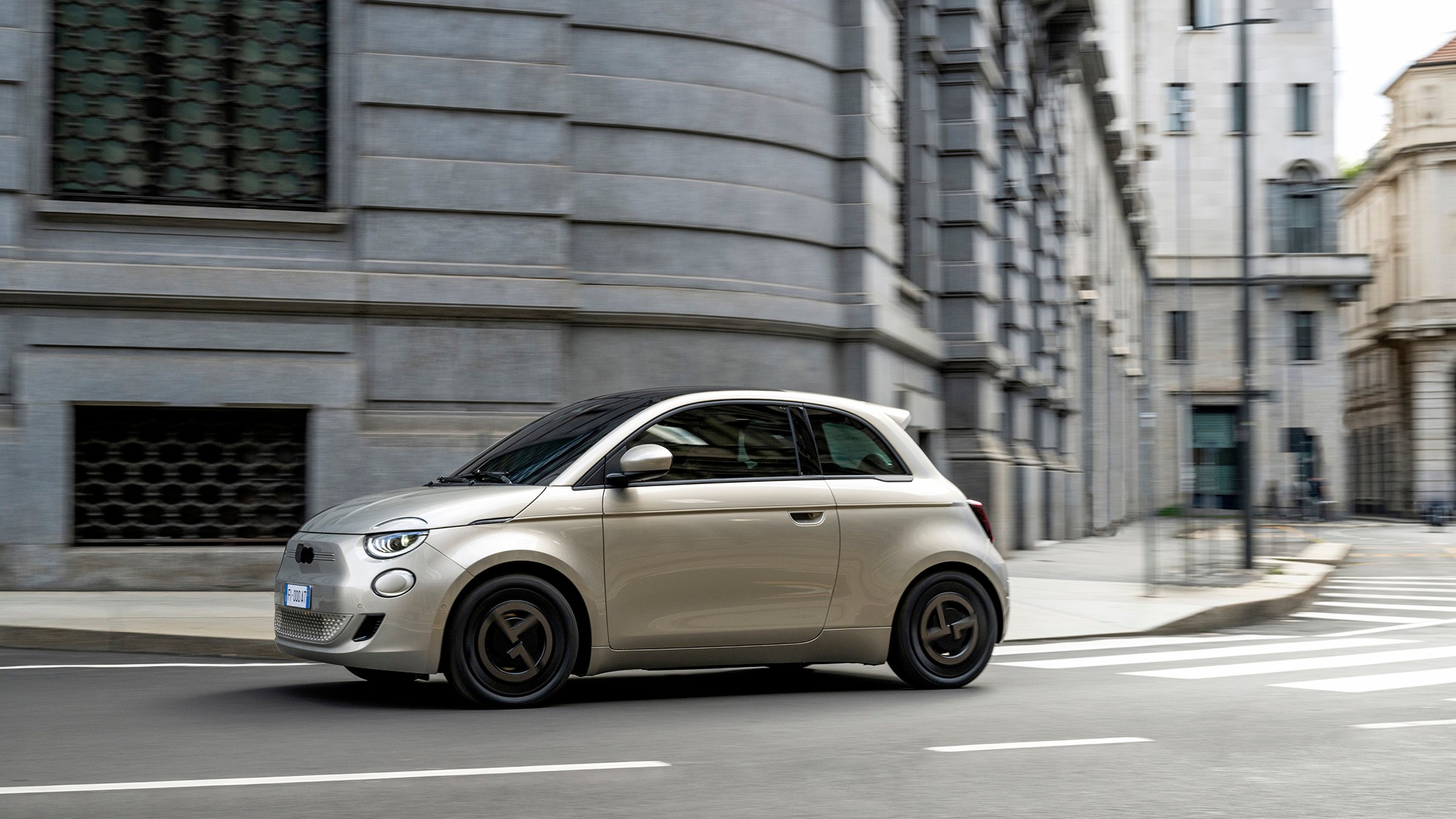 2025 Fiat 500e Giorgo Armani Edition   17