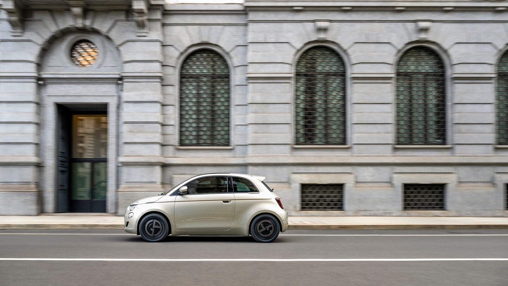 2025 Fiat 500e Giorgo Armani Edition   22