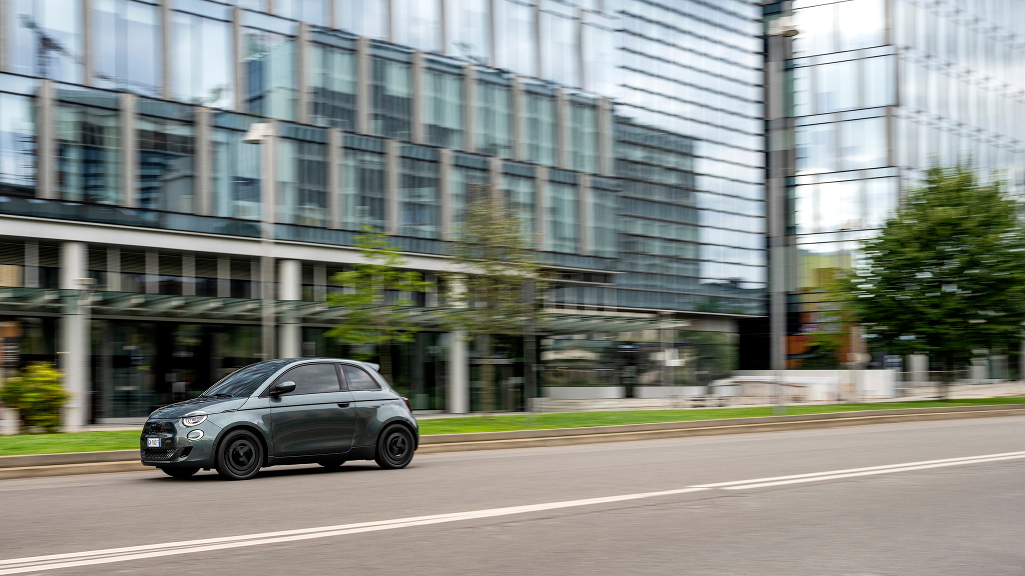 2025 Fiat 500e Giorgo Armani Edition   23