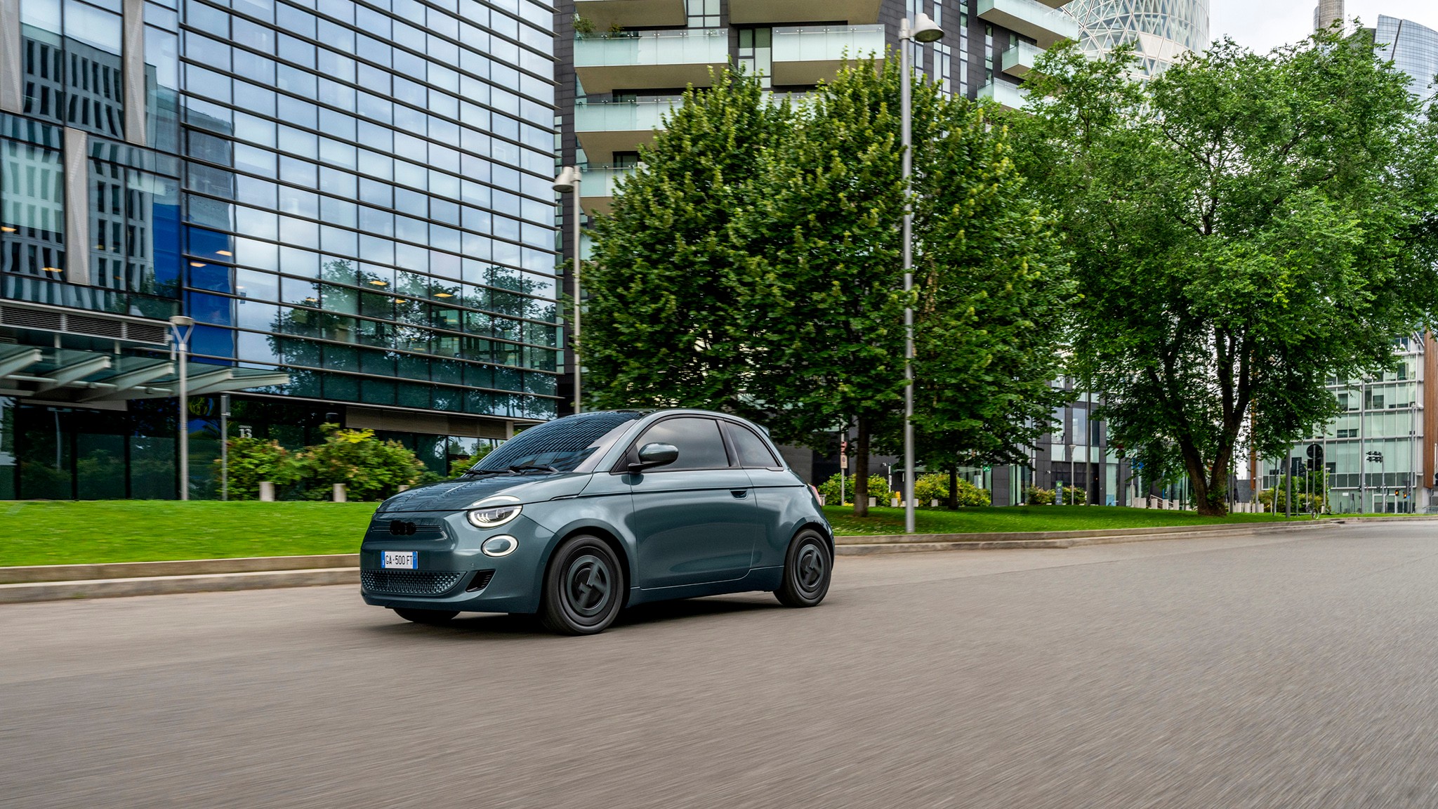 2025 Fiat 500e Giorgo Armani Edition   24