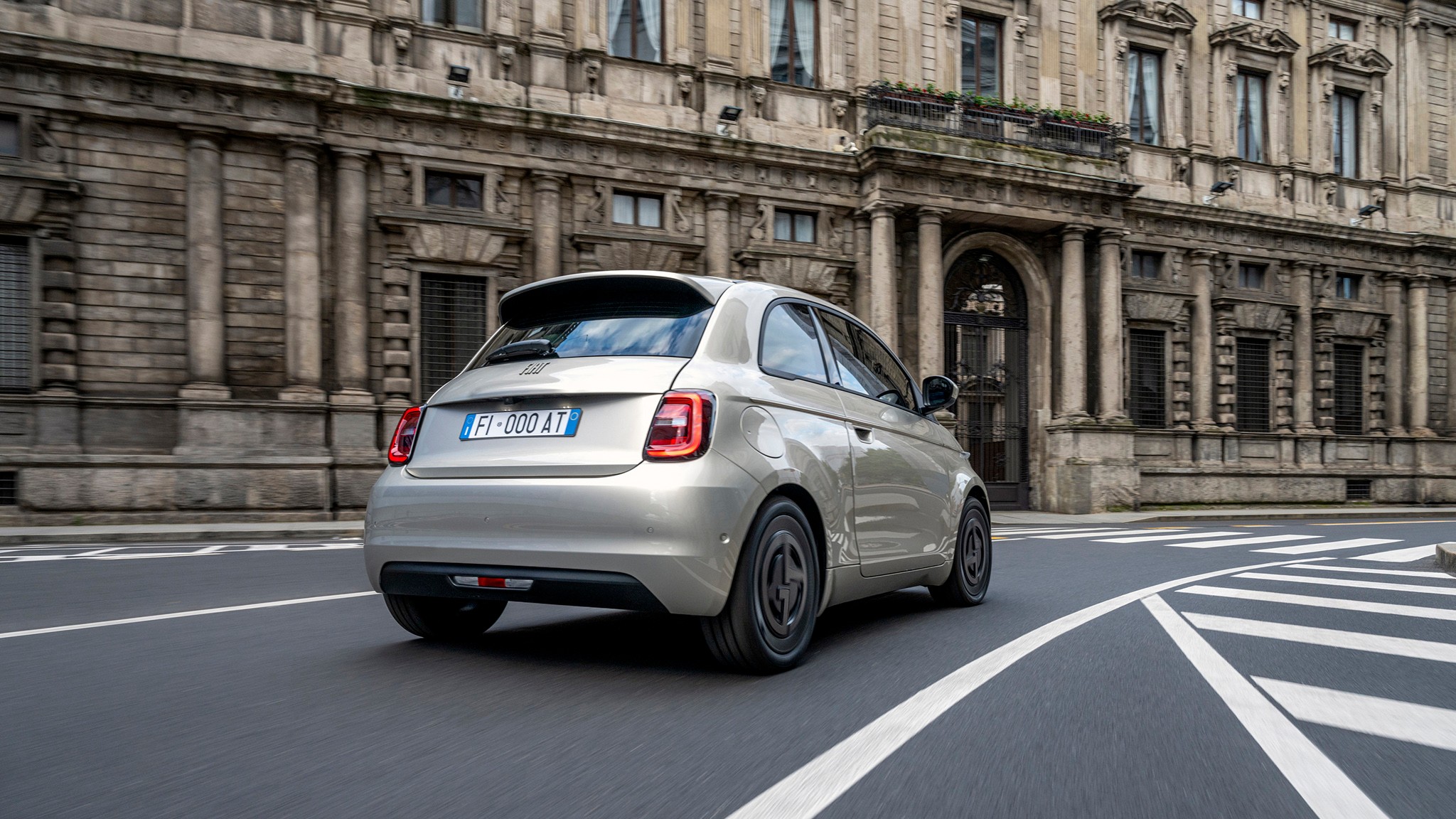 2025 Fiat 500e Giorgo Armani Edition   26