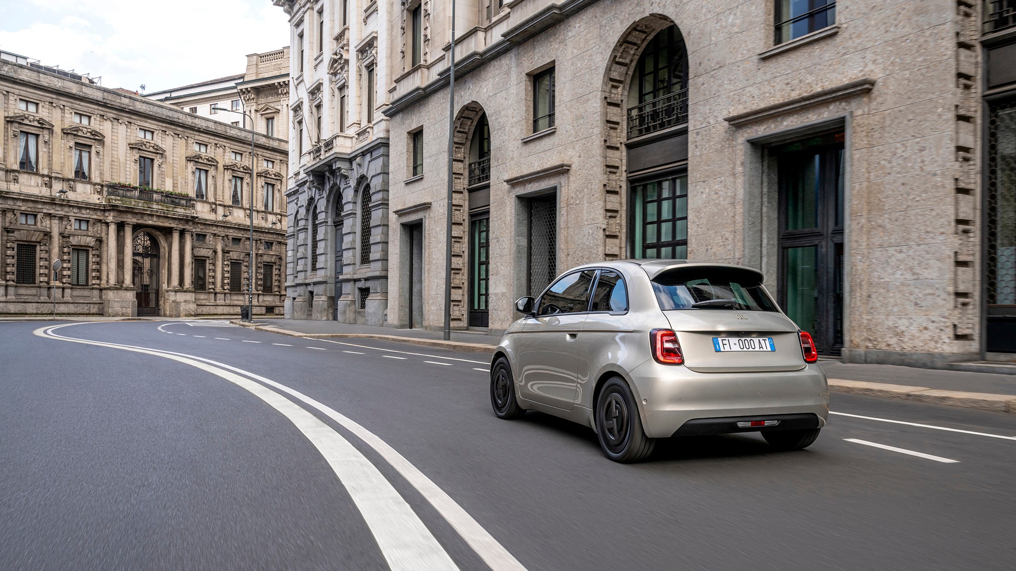 2025 Fiat 500e Giorgo Armani Edition   29