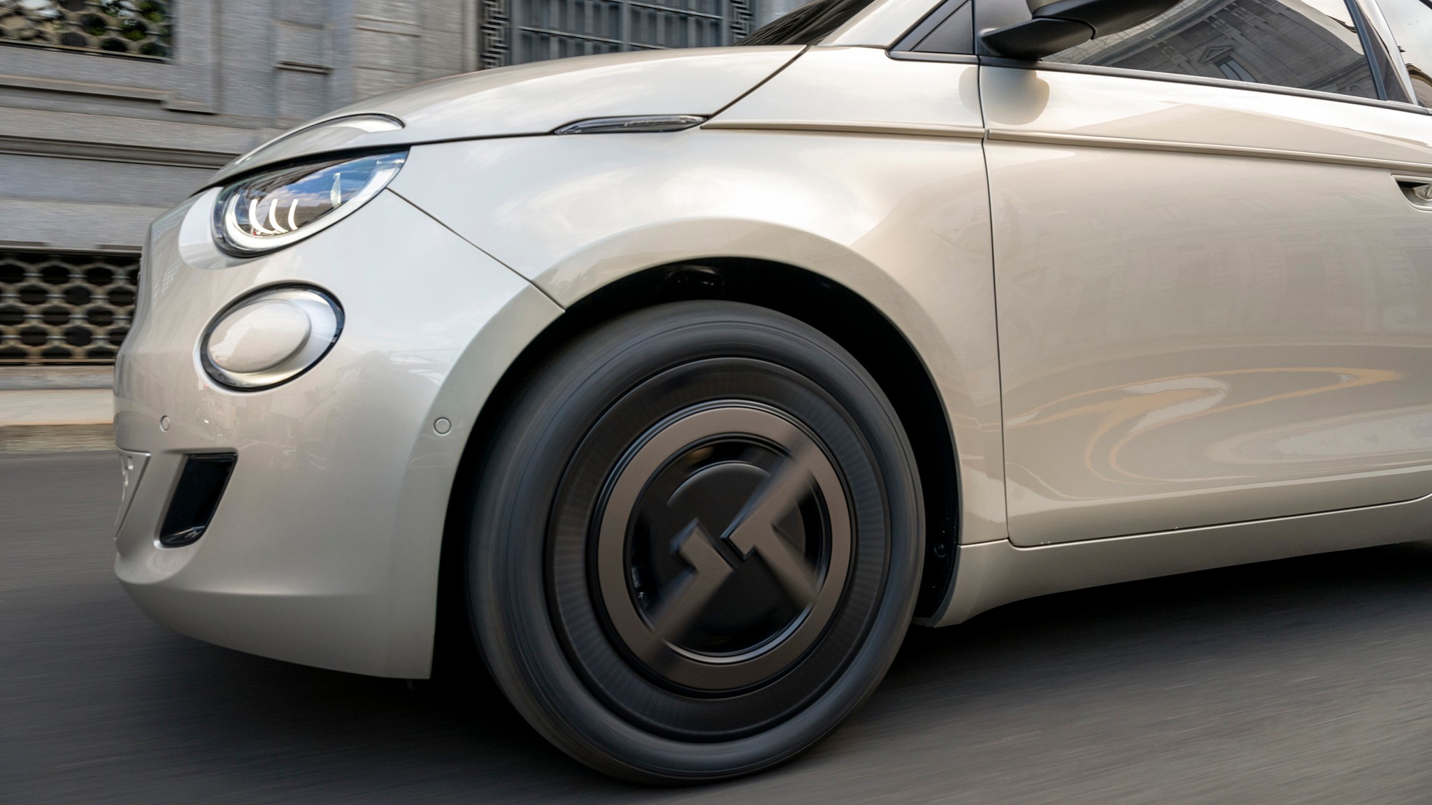 2025 Fiat 500e Giorgo Armani Edition   32