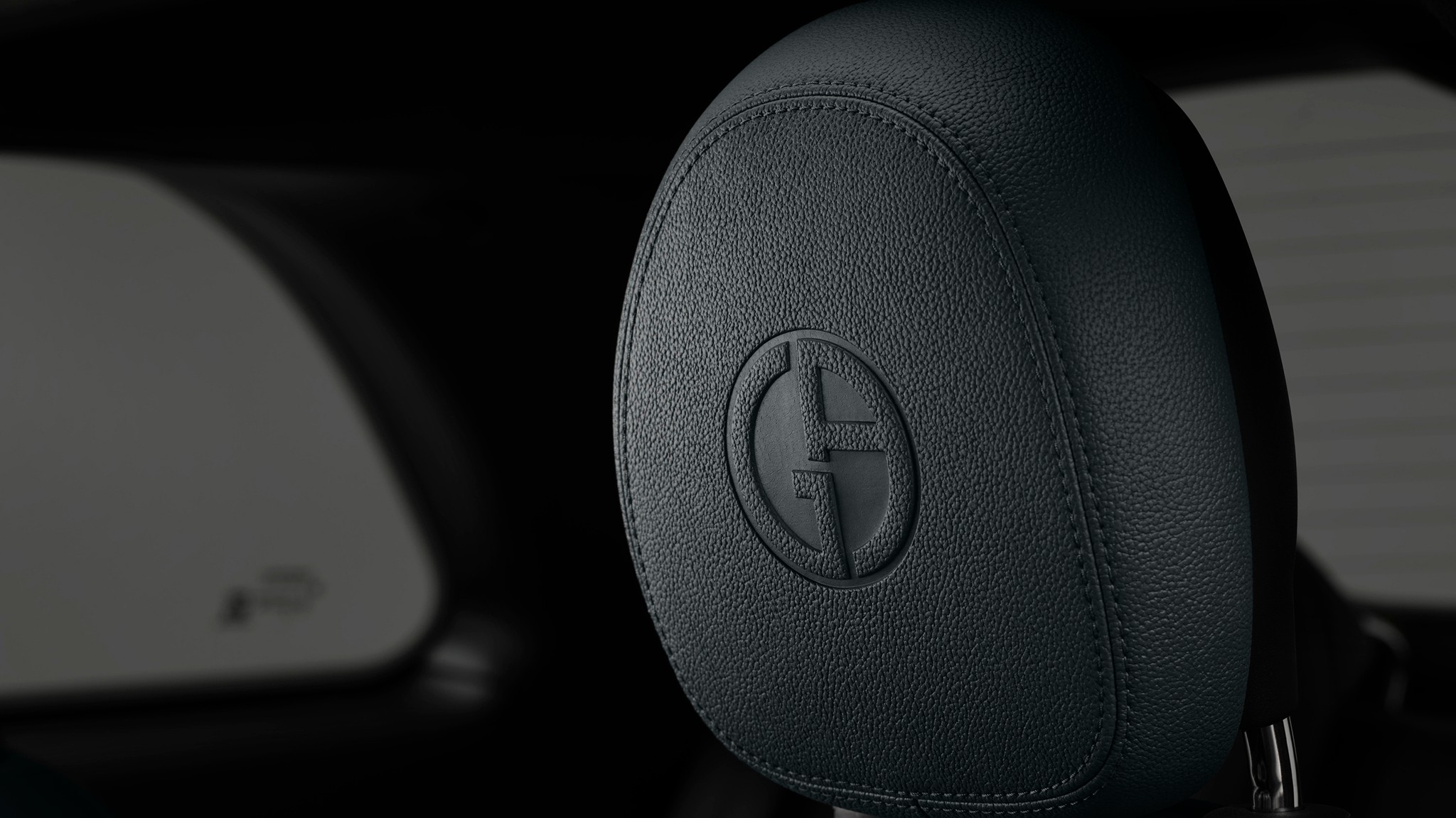 2025 Fiat 500e Giorgo Armani Edition   42