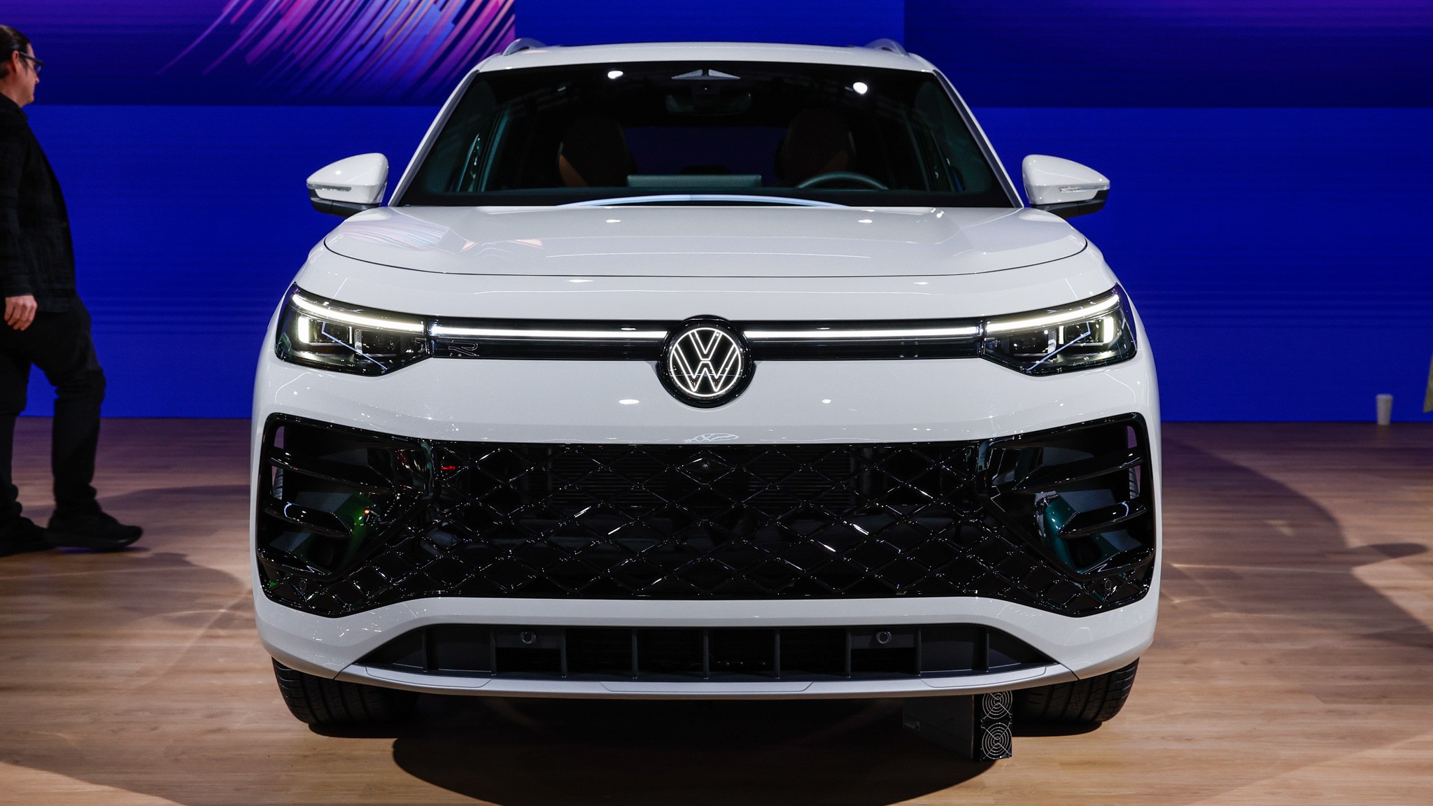 2025 Volkswagen Tiguan LA auto show debut 1