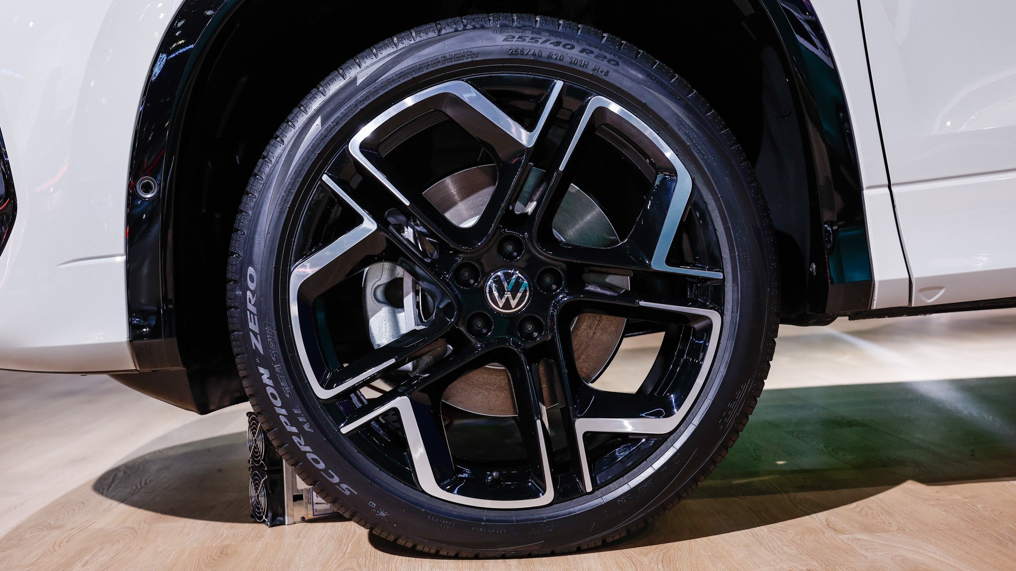 2025 Volkswagen Tiguan LA auto show debut 5