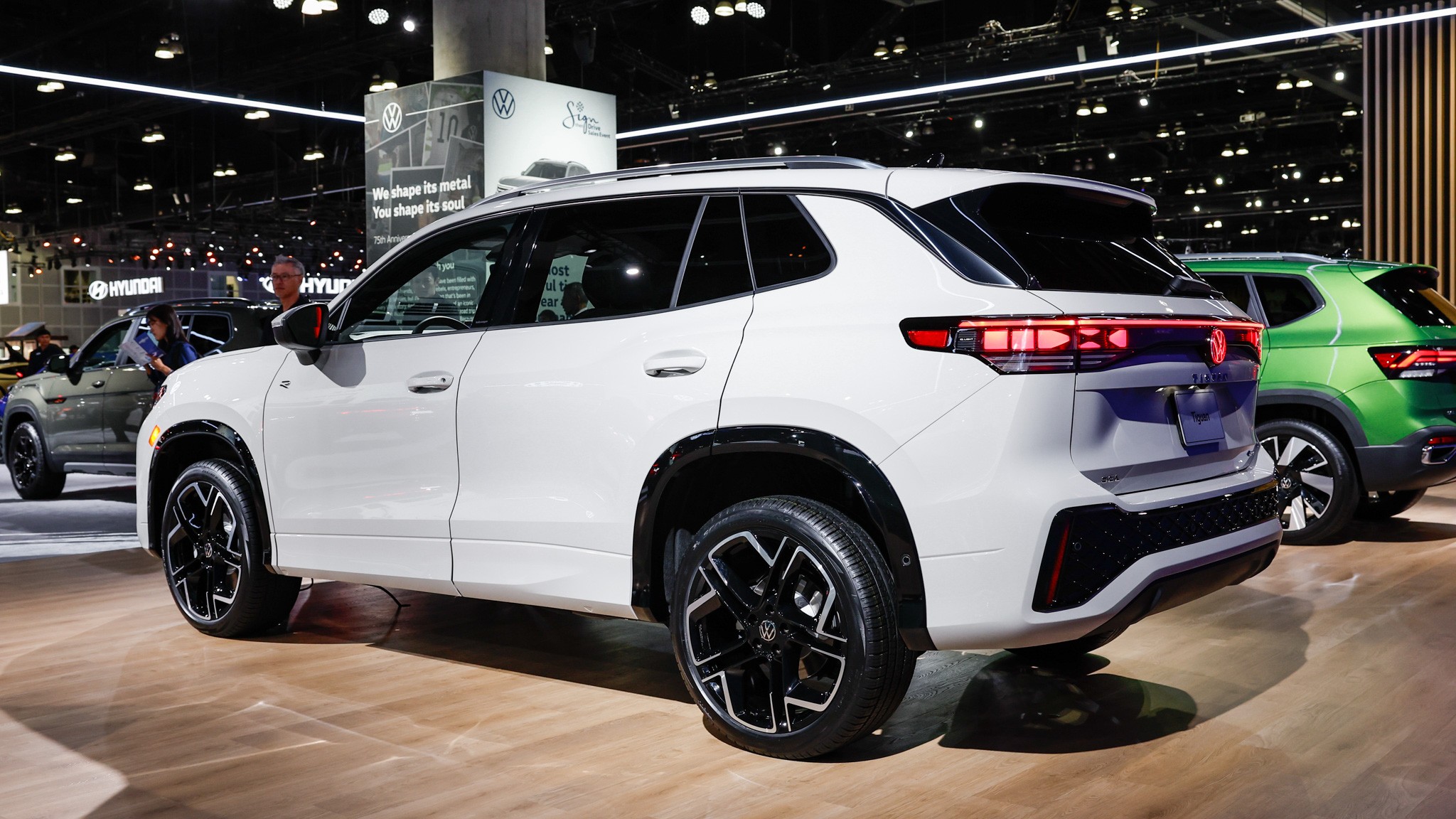 2025 Volkswagen Tiguan LA auto show debut 8